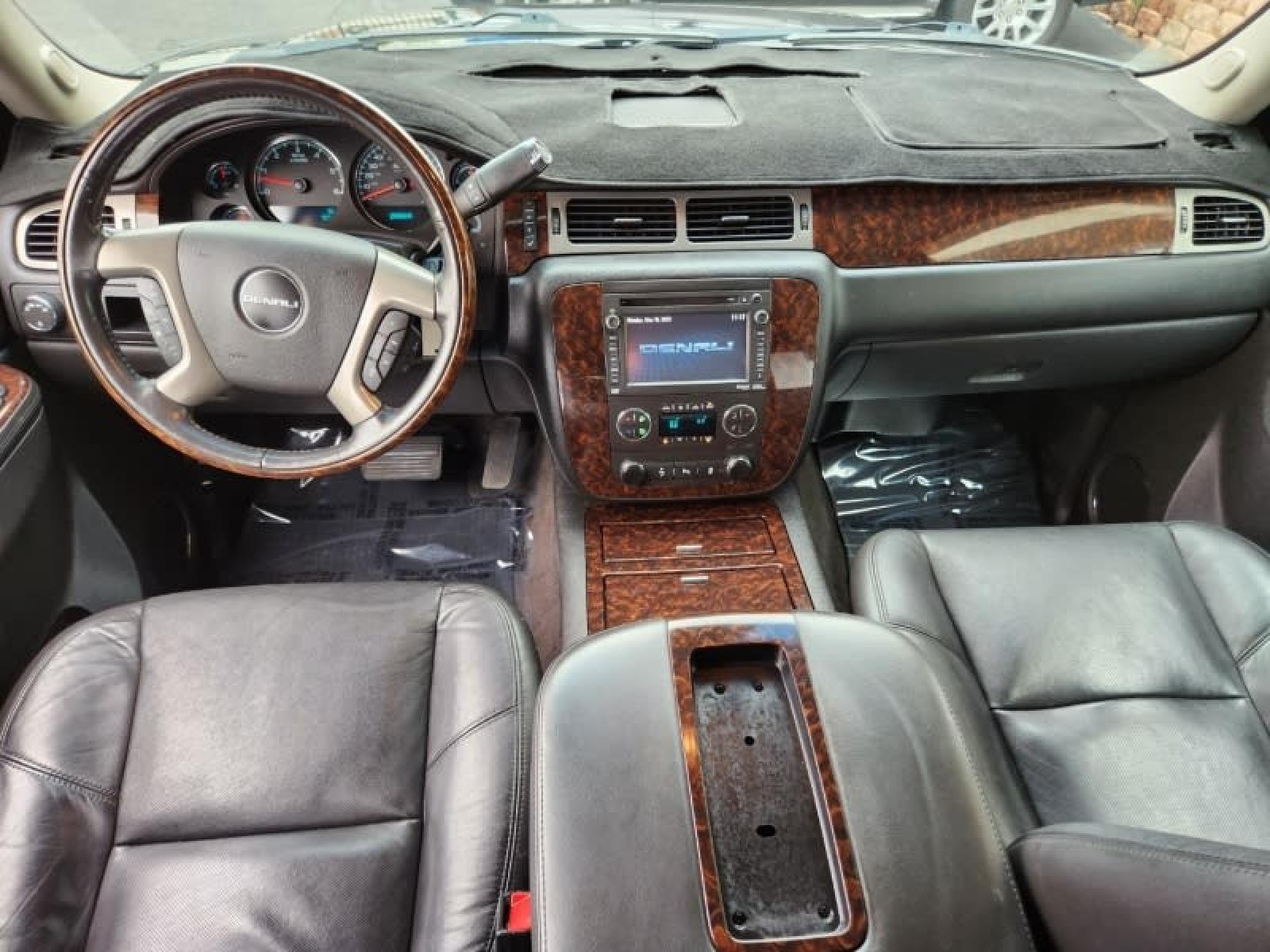 2012 GMC YUKON DENALI XL 4WD (1GKS2MEF5CR) with an 6.2L V8 OHV 16V engine, 6-Speed Automatic transmission, located at 8595 Washington St., Thornton, CO, 80229, (303) 287-5511, 39.852348, -104.978447 - Are you in the market for a pre-owned vehicle in Thornton, CO? Look no further than D1 Auto Credit - Thornton, a trusted used car dealer serving Denver County, Jefferson County, Adams County, and the surrounding areas. At D1 Auto Credit, we specialize in providing bad credit auto loans for quality u - Photo #9