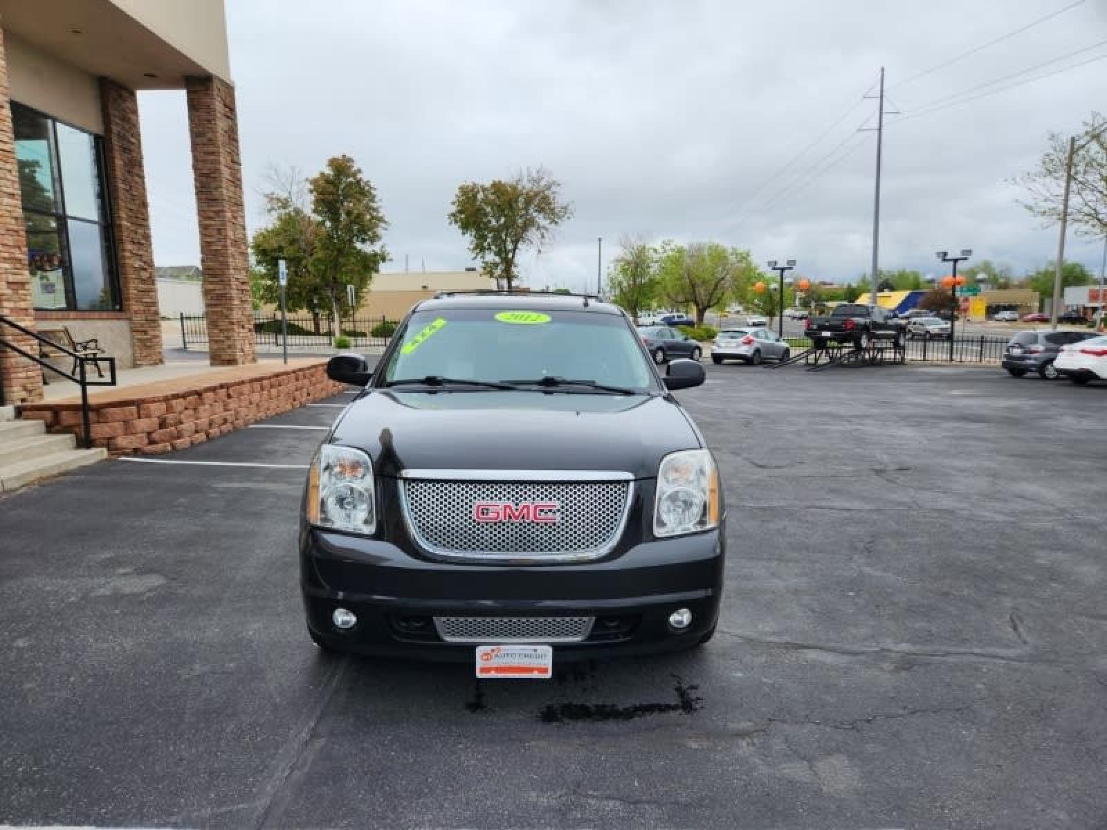 2012 GMC YUKON DENALI XL 4WD (1GKS2MEF5CR) with an 6.2L V8 OHV 16V engine, 6-Speed Automatic transmission, located at 8595 Washington St., Thornton, CO, 80229, (303) 287-5511, 39.852348, -104.978447 - Are you in the market for a pre-owned vehicle in Thornton, CO? Look no further than D1 Auto Credit - Thornton, a trusted used car dealer serving Denver County, Jefferson County, Adams County, and the surrounding areas. At D1 Auto Credit, we specialize in providing bad credit auto loans for quality u - Photo #2
