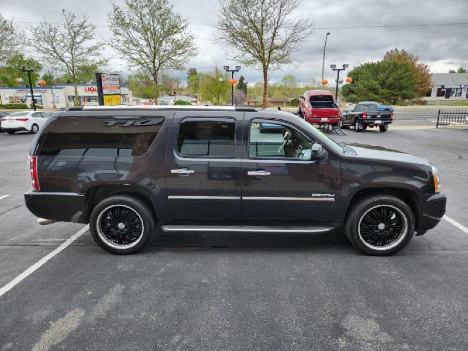 2012 GMC YUKON DENALI XL 4WD (1GKS2MEF5CR) with an 6.2L V8 OHV 16V engine, 6-Speed Automatic transmission, located at 8595 Washington St., Thornton, CO, 80229, (303) 287-5511, 39.852348, -104.978447 - Are you in the market for a pre-owned vehicle in Thornton, CO? Look no further than D1 Auto Credit - Thornton, a trusted used car dealer serving Denver County, Jefferson County, Adams County, and the surrounding areas. At D1 Auto Credit, we specialize in providing bad credit auto loans for quality u - Photo #4