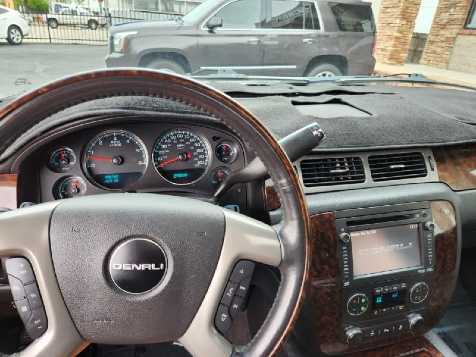 2012 GMC YUKON DENALI XL 4WD (1GKS2MEF5CR) with an 6.2L V8 OHV 16V engine, 6-Speed Automatic transmission, located at 8595 Washington St., Thornton, CO, 80229, (303) 287-5511, 39.852348, -104.978447 - Are you in the market for a pre-owned vehicle in Thornton, CO? Look no further than D1 Auto Credit - Thornton, a trusted used car dealer serving Denver County, Jefferson County, Adams County, and the surrounding areas. At D1 Auto Credit, we specialize in providing bad credit auto loans for quality u - Photo #8