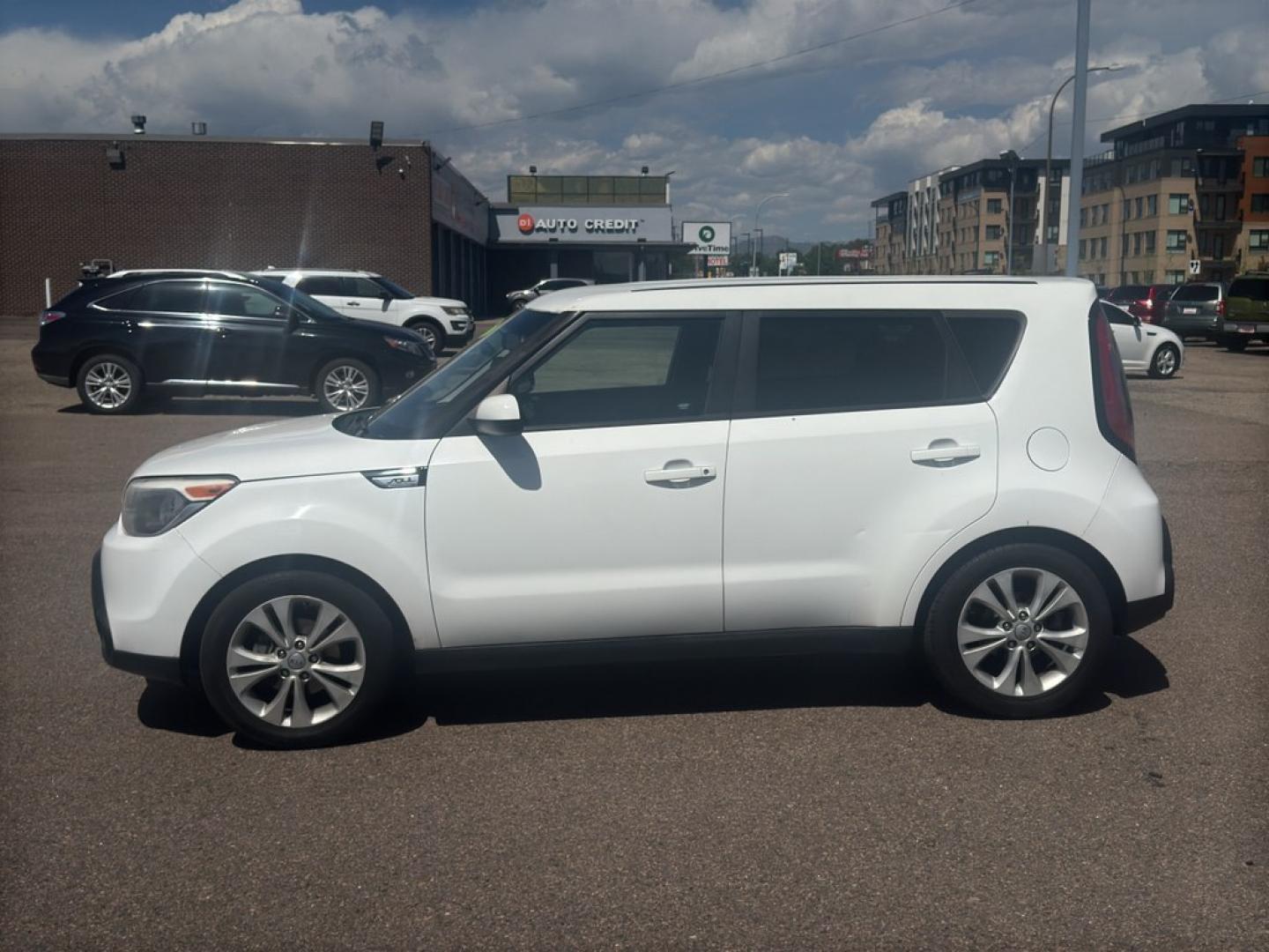 2015 WHITE Kia Soul + (Plus) (KNDJP3A56F7) with an 4 Cyl, 2.0L engine, Automatic transmission, located at 10890 W. Colfax Ave., Lakewood, CO, 80215, (303) 274-7692, 39.739914, -105.120132- Photo#2