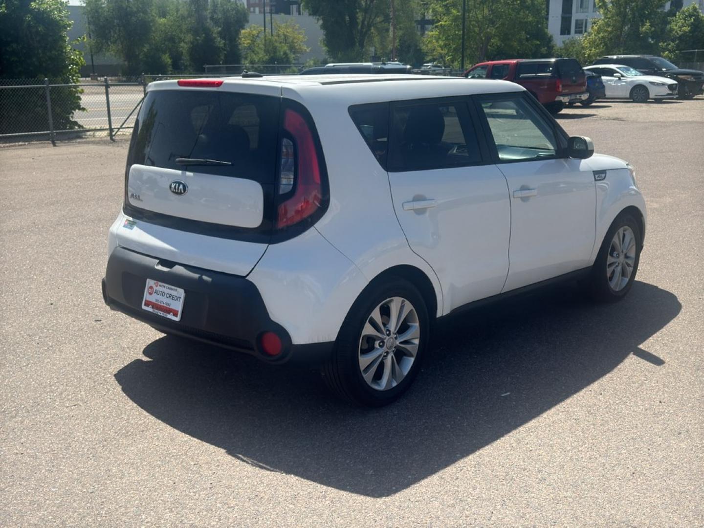 2015 WHITE Kia Soul + (Plus) (KNDJP3A56F7) with an 4 Cyl, 2.0L engine, Automatic transmission, located at 10890 W. Colfax Ave., Lakewood, CO, 80215, (303) 274-7692, 39.739914, -105.120132- Photo#4
