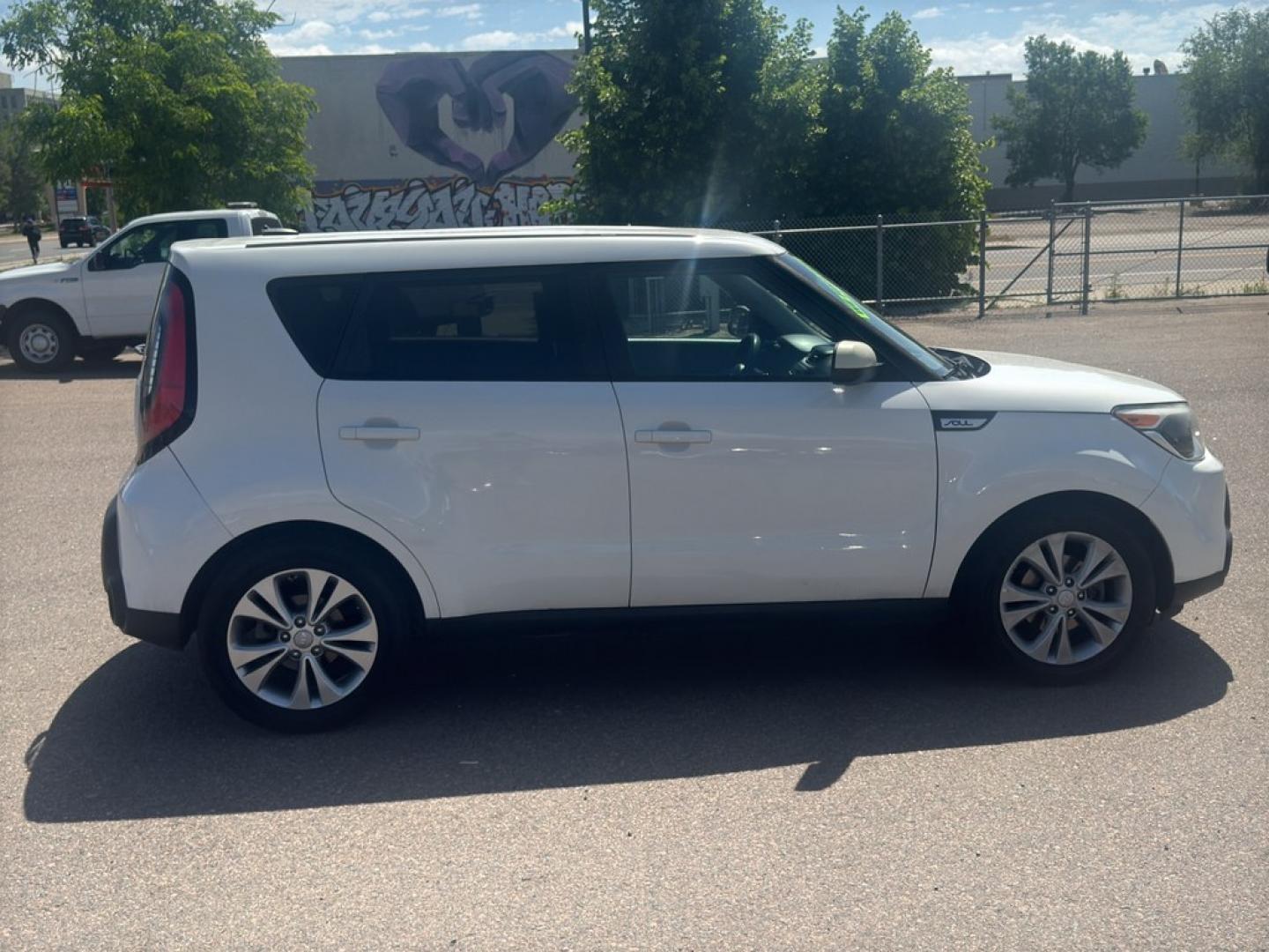 2015 WHITE Kia Soul + (Plus) (KNDJP3A56F7) with an 4 Cyl, 2.0L engine, Automatic transmission, located at 10890 W. Colfax Ave., Lakewood, CO, 80215, (303) 274-7692, 39.739914, -105.120132- Photo#5