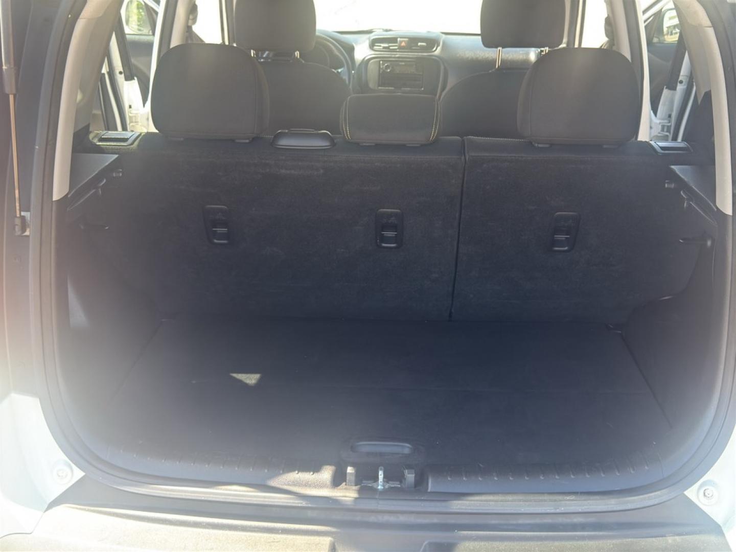 2015 WHITE Kia Soul + (Plus) (KNDJP3A56F7) with an 4 Cyl, 2.0L engine, Automatic transmission, located at 10890 W. Colfax Ave., Lakewood, CO, 80215, (303) 274-7692, 39.739914, -105.120132- Photo#10