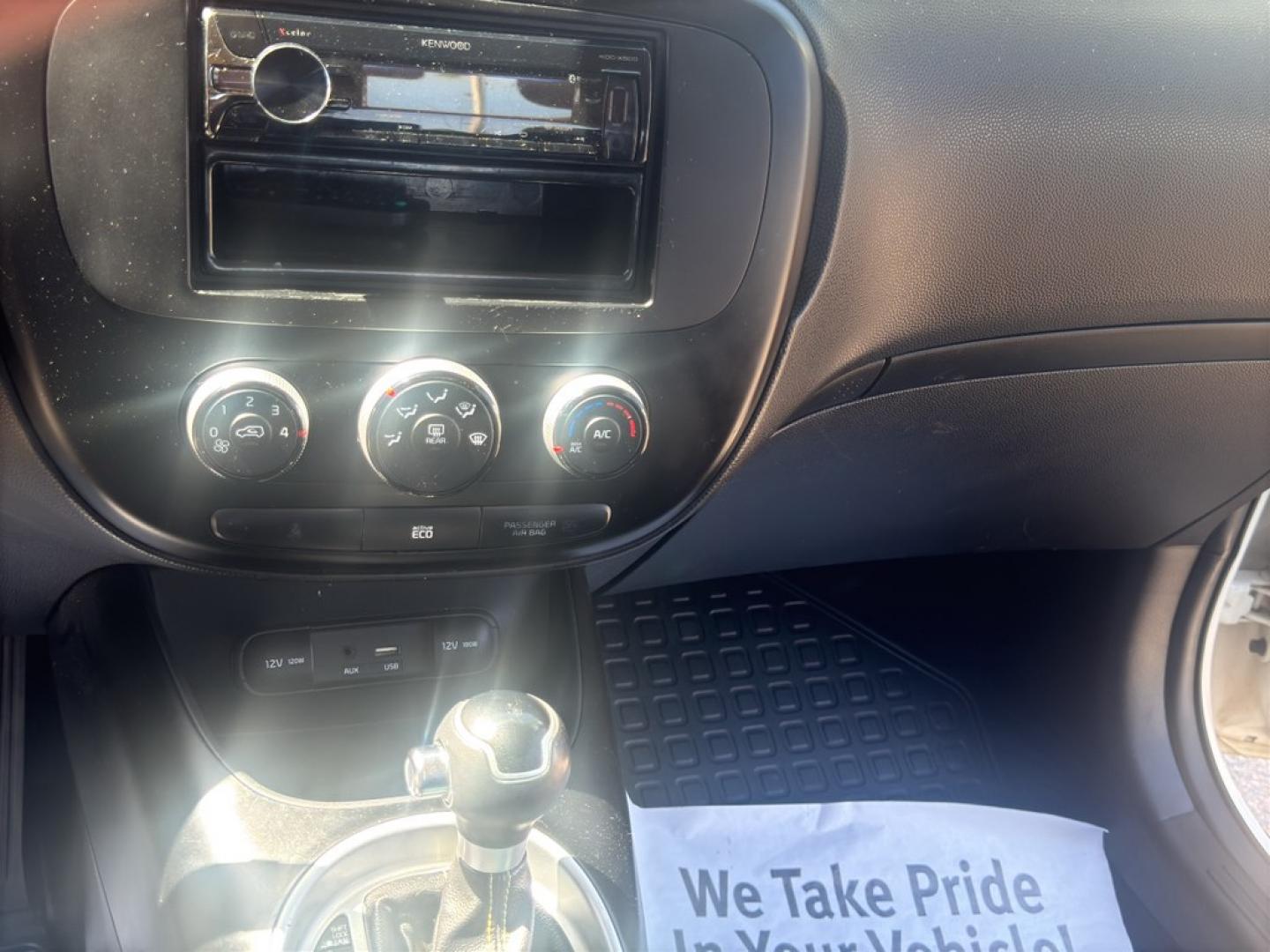 2015 WHITE Kia Soul + (Plus) (KNDJP3A56F7) with an 4 Cyl, 2.0L engine, Automatic transmission, located at 10890 W. Colfax Ave., Lakewood, CO, 80215, (303) 274-7692, 39.739914, -105.120132- Photo#12