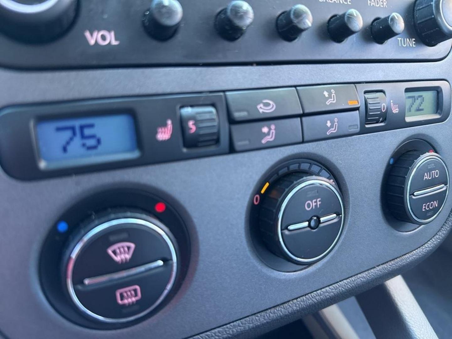 2005 Platinum Gray /Gray Volkswagen Jetta 2.5 (3VWSF71K95M) with an 2.5L I5 SMPI DOHC engine, Manual transmission, located at 10890 W. Colfax Ave., Lakewood, CO, 80215, (303) 274-7692, 39.739914, -105.120132 - 2005 Volkswagen Jetta FWD MANUAL TRANSMISSION. This car has ben inspected and runs like a top. Newer clutch, new tires, everything works as it should. Non turbo engine.<br><br> Leather, Heated Seats, 2.5L I5 SMPI DOHC, 5-Speed Manual, Gray w/Leather Seating Surfaces, Power Tilt and Slide Glass Sun - Photo#11