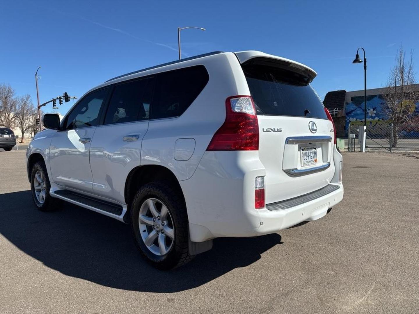 2010 White Lexus GX 460 (JTJBM7FX7A5) with an 4.6L V8 DOHC Dual VVT-i 32V engine, Automatic transmission, located at 10890 W. Colfax Ave., Lakewood, CO, 80215, (303) 274-7692, 39.739914, -105.120132 - 2010 Lexus GX 4WD<br><br>D1 Auto NEVER charges dealer fees! All cars have clean titles and have been inspected for mechanical issues. We have financing for everyone. Good credit, bad credit, first time buyers.<br><br>Please call Lakewood Location 303-274-7692 or Thornton 303-287-5511 to schedule a t - Photo#6