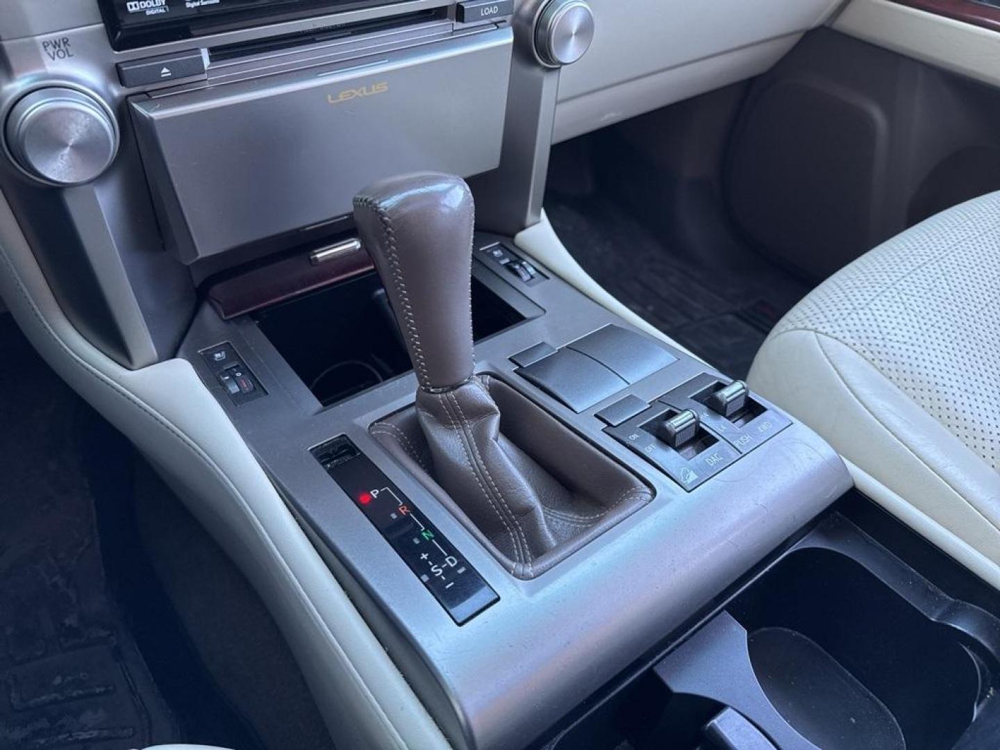 2010 White Lexus GX 460 (JTJBM7FX7A5) with an 4.6L V8 DOHC Dual VVT-i 32V engine, Automatic transmission, located at 10890 W. Colfax Ave., Lakewood, CO, 80215, (303) 274-7692, 39.739914, -105.120132 - 2010 Lexus GX 4WD<br><br>D1 Auto NEVER charges dealer fees! All cars have clean titles and have been inspected for mechanical issues. We have financing for everyone. Good credit, bad credit, first time buyers.<br><br>Please call Lakewood Location 303-274-7692 or Thornton 303-287-5511 to schedule a t - Photo#12
