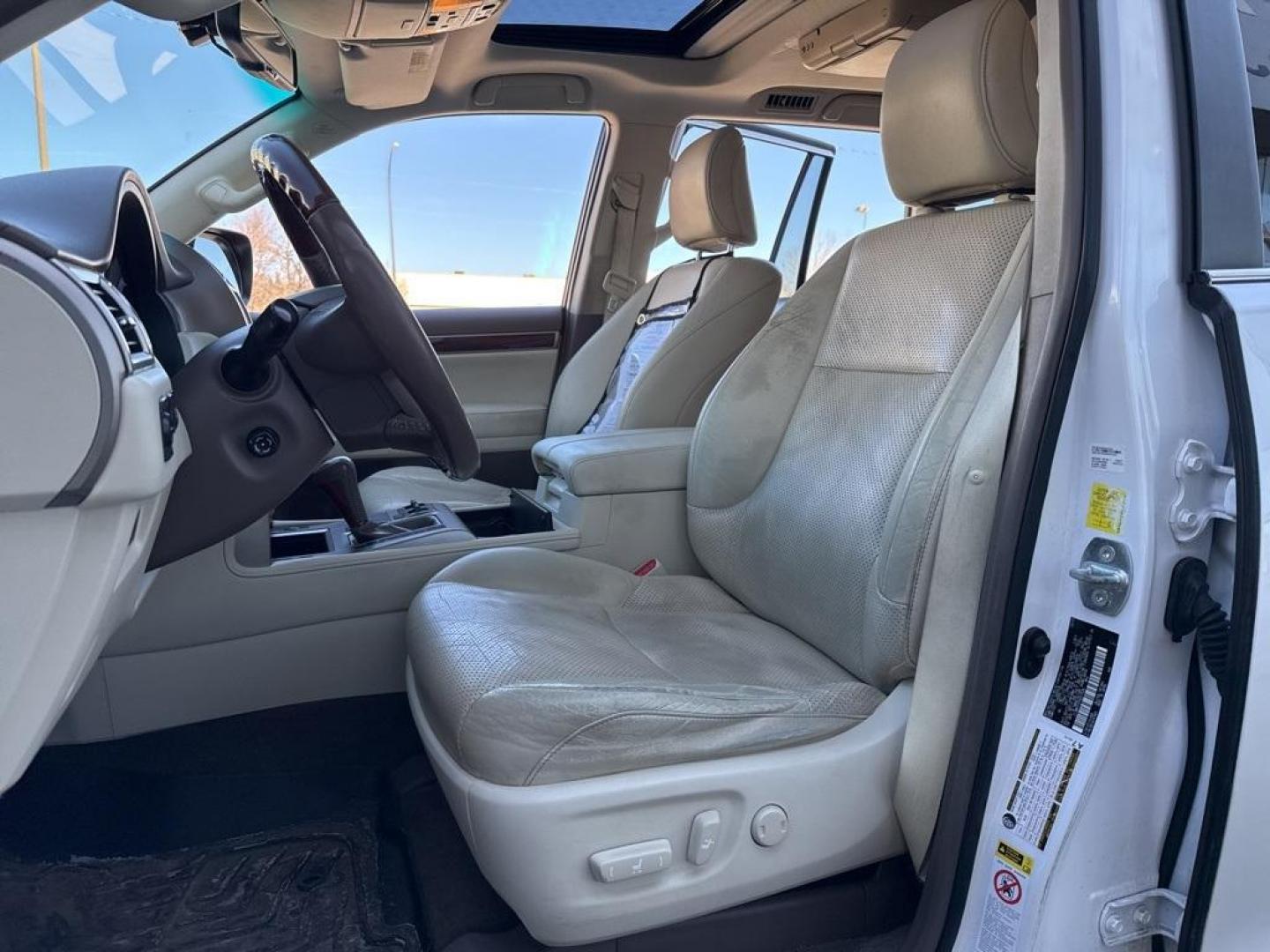 2010 White Lexus GX 460 (JTJBM7FX7A5) with an 4.6L V8 DOHC Dual VVT-i 32V engine, Automatic transmission, located at 10890 W. Colfax Ave., Lakewood, CO, 80215, (303) 274-7692, 39.739914, -105.120132 - 2010 Lexus GX 4WD<br><br>D1 Auto NEVER charges dealer fees! All cars have clean titles and have been inspected for mechanical issues. We have financing for everyone. Good credit, bad credit, first time buyers.<br><br>Please call Lakewood Location 303-274-7692 or Thornton 303-287-5511 to schedule a t - Photo#15