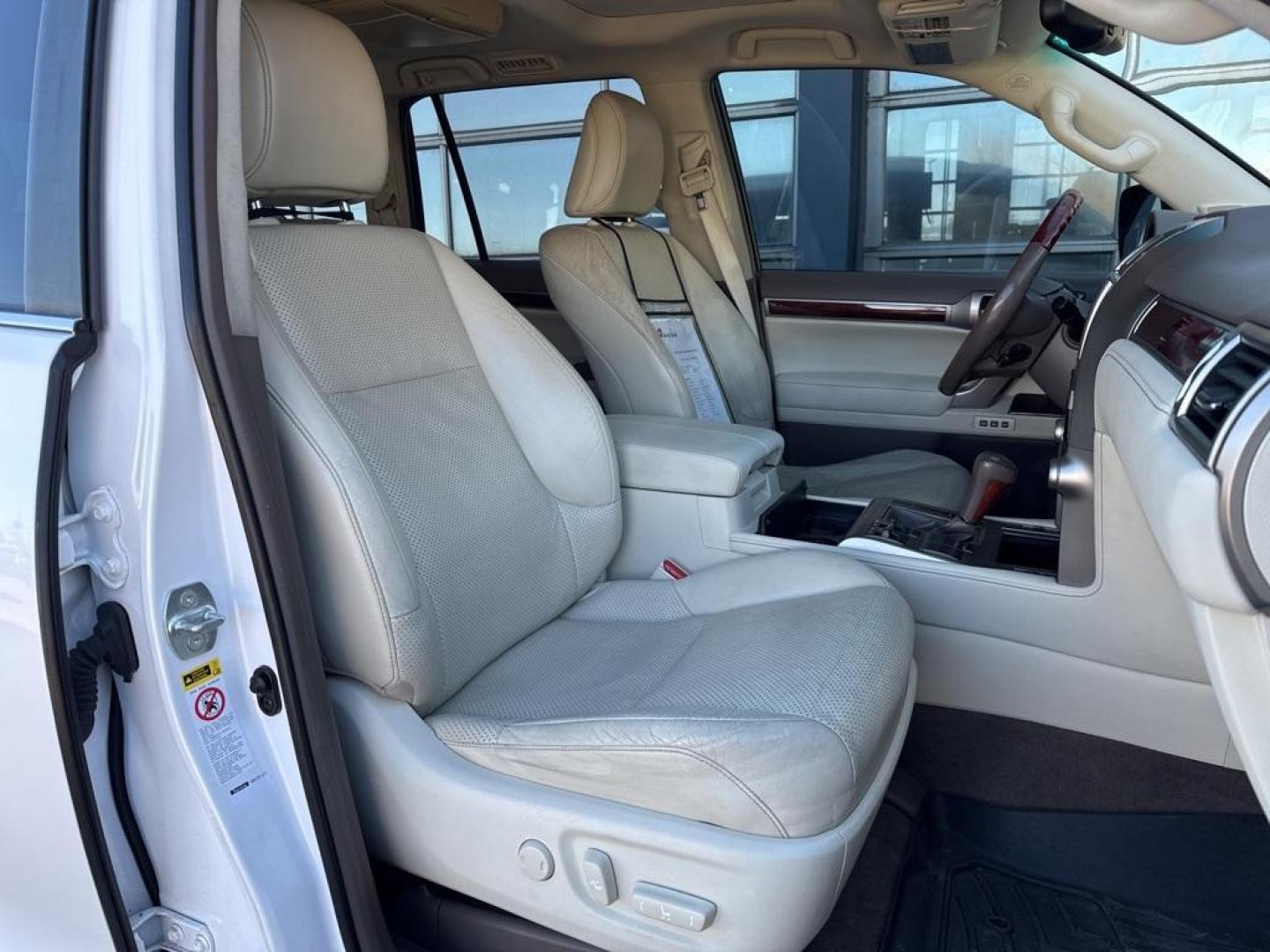 2010 White Lexus GX 460 (JTJBM7FX7A5) with an 4.6L V8 DOHC Dual VVT-i 32V engine, Automatic transmission, located at 10890 W. Colfax Ave., Lakewood, CO, 80215, (303) 274-7692, 39.739914, -105.120132 - 2010 Lexus GX 4WD<br><br>D1 Auto NEVER charges dealer fees! All cars have clean titles and have been inspected for mechanical issues. We have financing for everyone. Good credit, bad credit, first time buyers.<br><br>Please call Lakewood Location 303-274-7692 or Thornton 303-287-5511 to schedule a t - Photo#16