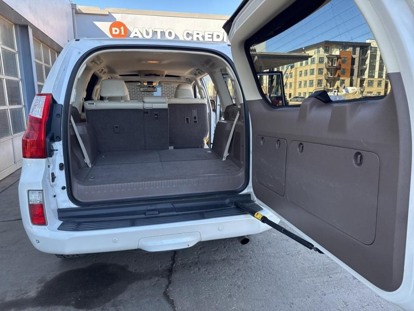 2010 White Lexus GX 460 (JTJBM7FX7A5) with an 4.6L V8 DOHC Dual VVT-i 32V engine, Automatic transmission, located at 10890 W. Colfax Ave., Lakewood, CO, 80215, (303) 274-7692, 39.739914, -105.120132 - 2010 Lexus GX 4WD<br><br>D1 Auto NEVER charges dealer fees! All cars have clean titles and have been inspected for mechanical issues. We have financing for everyone. Good credit, bad credit, first time buyers.<br><br>Please call Lakewood Location 303-274-7692 or Thornton 303-287-5511 to schedule a t - Photo#20