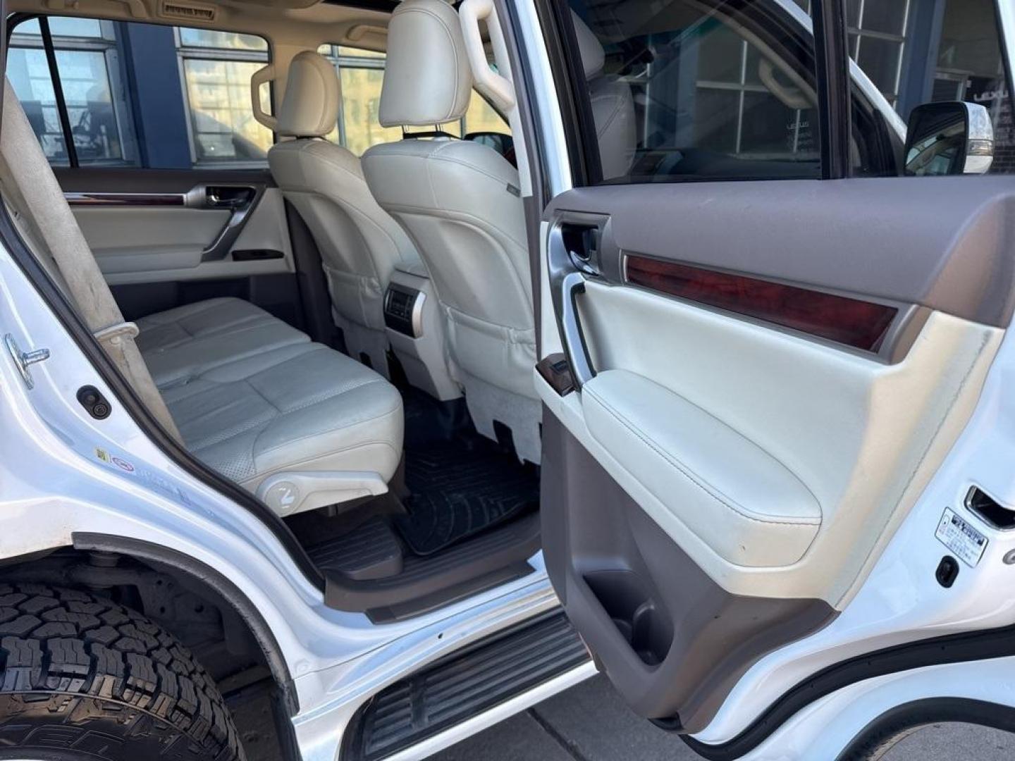 2010 White Lexus GX 460 (JTJBM7FX7A5) with an 4.6L V8 DOHC Dual VVT-i 32V engine, Automatic transmission, located at 10890 W. Colfax Ave., Lakewood, CO, 80215, (303) 274-7692, 39.739914, -105.120132 - 2010 Lexus GX 4WD<br><br>D1 Auto NEVER charges dealer fees! All cars have clean titles and have been inspected for mechanical issues. We have financing for everyone. Good credit, bad credit, first time buyers.<br><br>Please call Lakewood Location 303-274-7692 or Thornton 303-287-5511 to schedule a t - Photo#24
