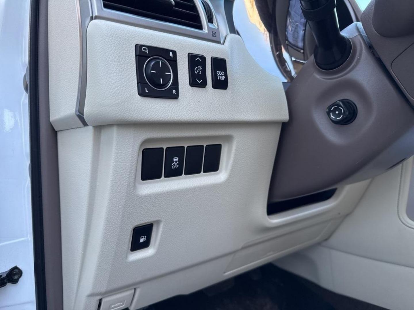 2010 White Lexus GX 460 (JTJBM7FX7A5) with an 4.6L V8 DOHC Dual VVT-i 32V engine, Automatic transmission, located at 10890 W. Colfax Ave., Lakewood, CO, 80215, (303) 274-7692, 39.739914, -105.120132 - 2010 Lexus GX 4WD<br><br>D1 Auto NEVER charges dealer fees! All cars have clean titles and have been inspected for mechanical issues. We have financing for everyone. Good credit, bad credit, first time buyers.<br><br>Please call Lakewood Location 303-274-7692 or Thornton 303-287-5511 to schedule a t - Photo#31