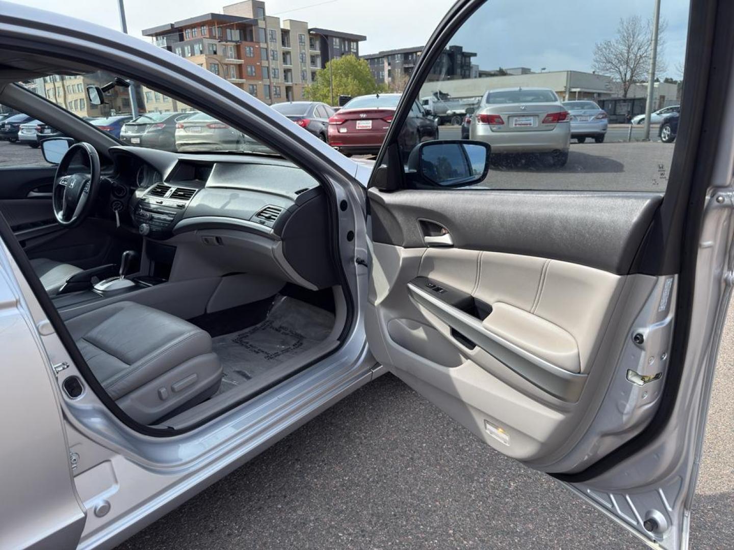 2010 SILVER Honda Accord EX-L (1HGCP3F87AA) with an V6, 3.5L engine, Automatic transmission, located at 10890 W. Colfax Ave., Lakewood, CO, 80215, (303) 274-7692, 39.739914, -105.120132 - Photo#8