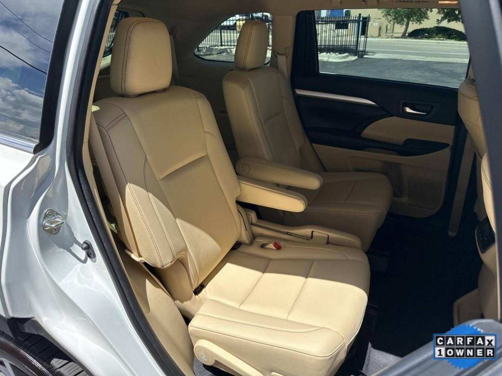 D1 Auto Credit 2019 Toyota Highlander XLE XLE CAPTAIN CHAIRS