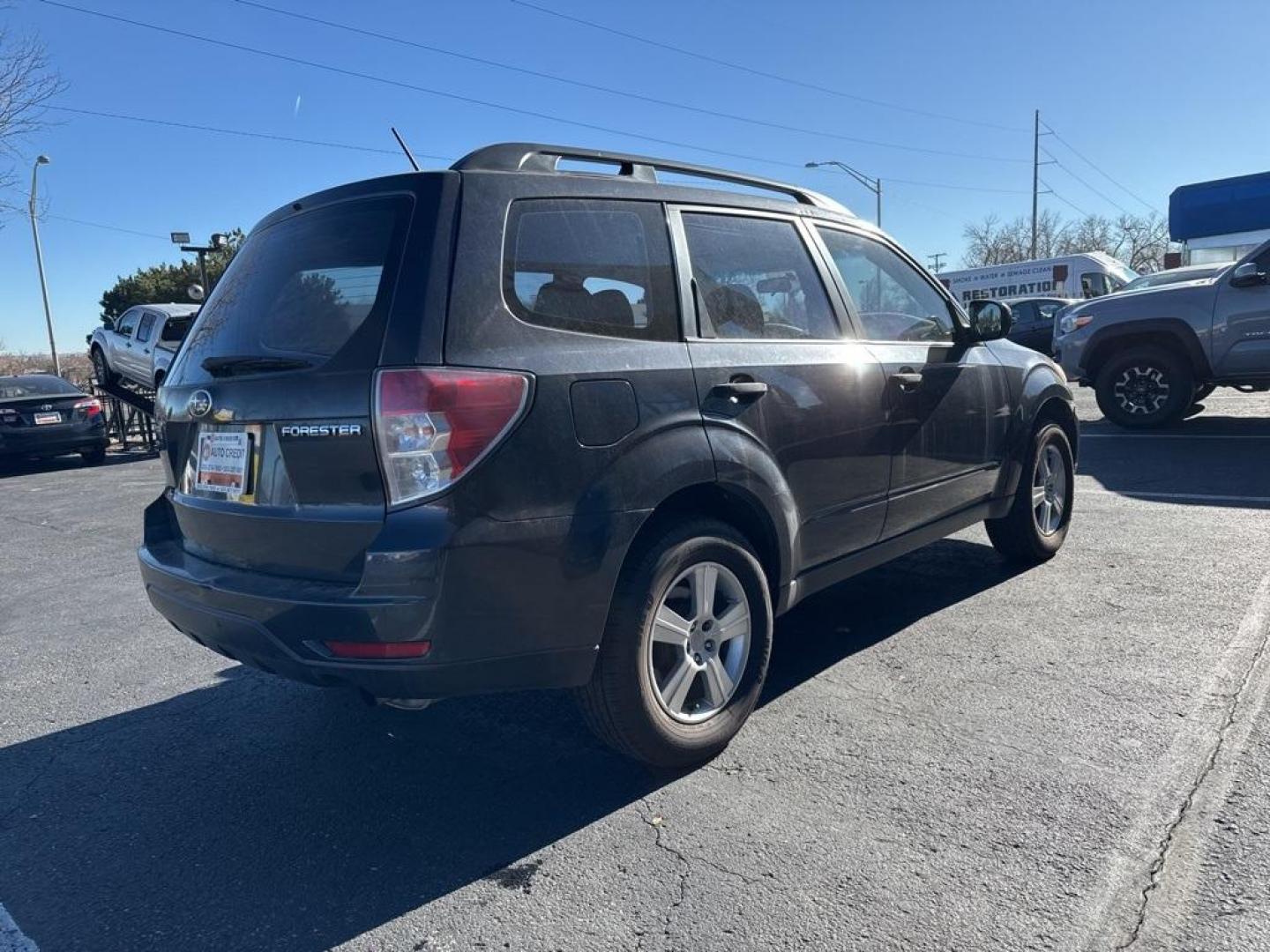 2012 Dark Gray Metallic /Platinum Subaru Forester 2.5X (JF2SHBBC1CH) with an 2.5L 4-Cylinder DOHC 16V VVT engine, Automatic transmission, located at 10890 W. Colfax Ave., Lakewood, CO, 80215, (303) 274-7692, 39.739914, -105.120132 - 2012 Subaru Forester AWD All Cars Have Clean Titles And Are Serviced Before Sale., Non Smoker, No Pet Odor Or Hair, Forester 2.5X, AWD.<br><br>D1 Auto NEVER charges dealer fees! All cars have clean titles and have been inspected for mechanical issues. We have financing for everyone. Good credit, bad - Photo#5