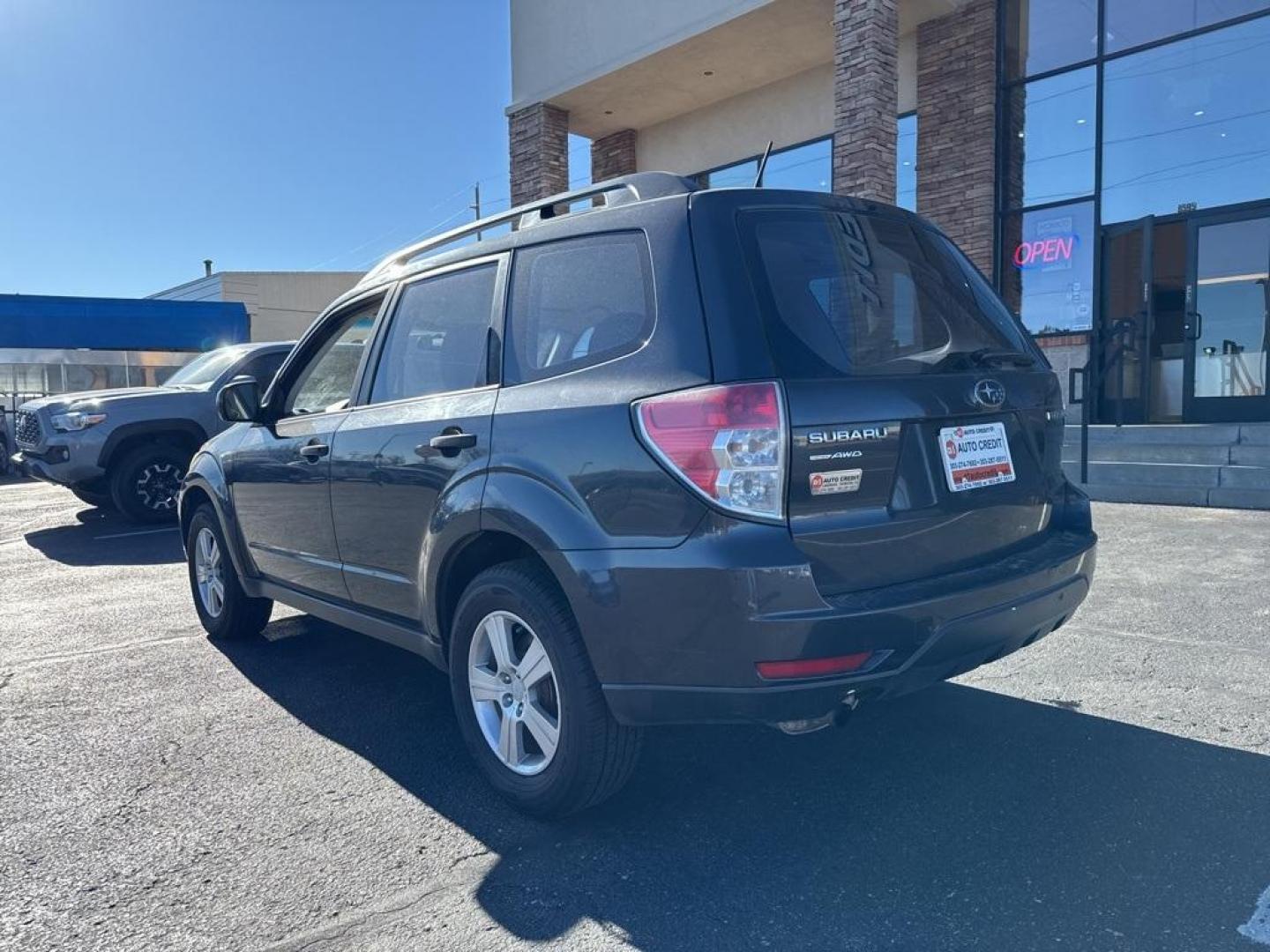 2012 Dark Gray Metallic /Platinum Subaru Forester 2.5X (JF2SHBBC1CH) with an 2.5L 4-Cylinder DOHC 16V VVT engine, Automatic transmission, located at 10890 W. Colfax Ave., Lakewood, CO, 80215, (303) 274-7692, 39.739914, -105.120132 - 2012 Subaru Forester AWD All Cars Have Clean Titles And Are Serviced Before Sale., Non Smoker, No Pet Odor Or Hair, Forester 2.5X, AWD.<br><br>D1 Auto NEVER charges dealer fees! All cars have clean titles and have been inspected for mechanical issues. We have financing for everyone. Good credit, bad - Photo#7