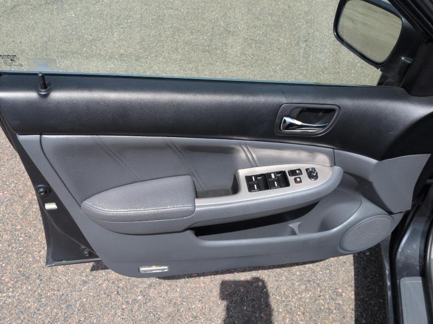2006 GRAY Honda Accord EX (1HGCM66596A) with an V6, 3.0L engine, Automatic transmission, located at 10890 W. Colfax Ave., Lakewood, CO, 80215, (303) 274-7692, 39.739914, -105.120132 - Photo#9