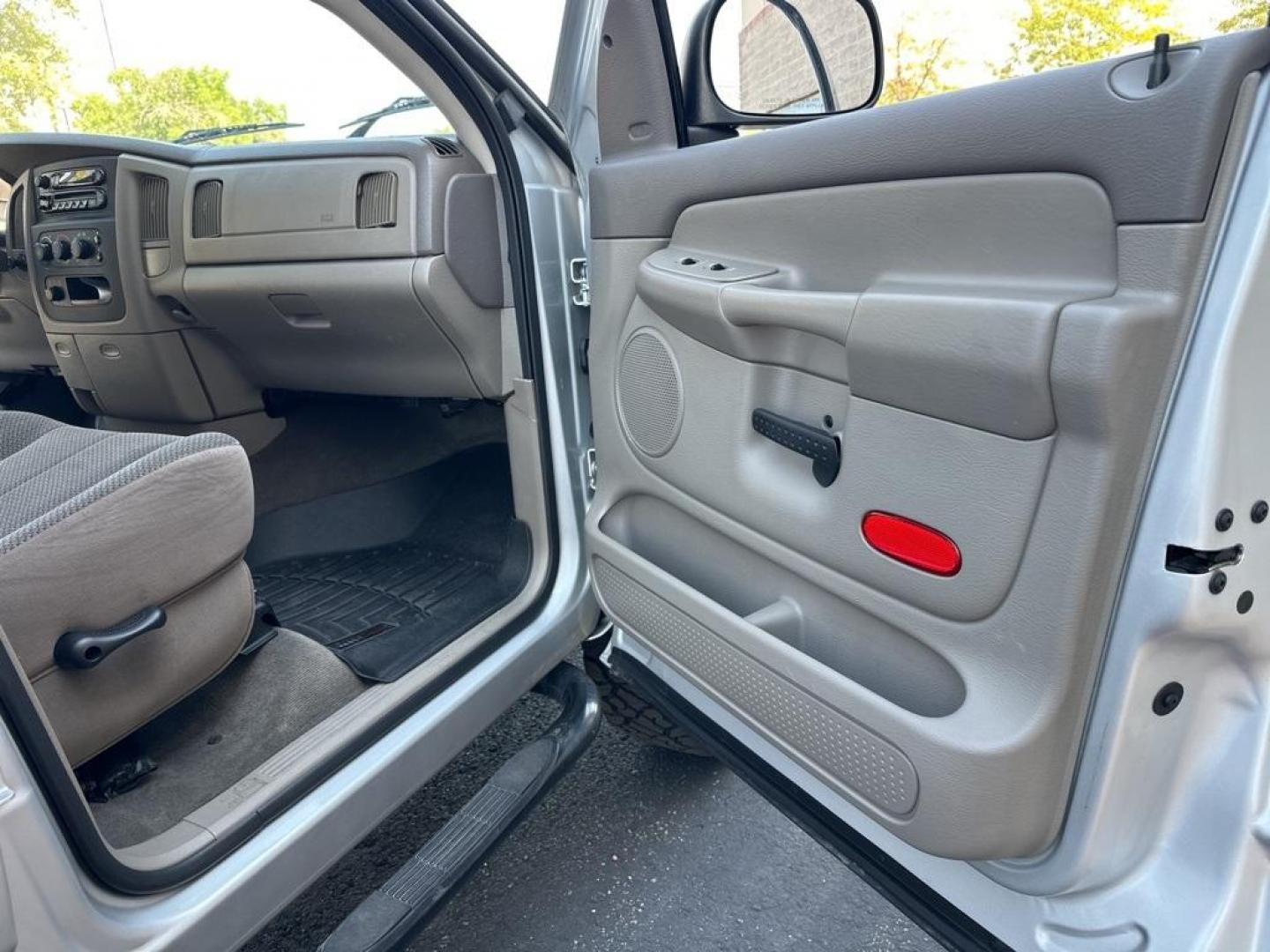 2003 SILVER Dodge Ram Pickup ST QUAD CAB SHORT BE (1D7HU18N23S) with an V8, 4.7L engine, Automatic transmission, located at 10890 W. Colfax Ave., Lakewood, CO, 80215, (303) 274-7692, 39.739914, -105.120132 - Photo#17