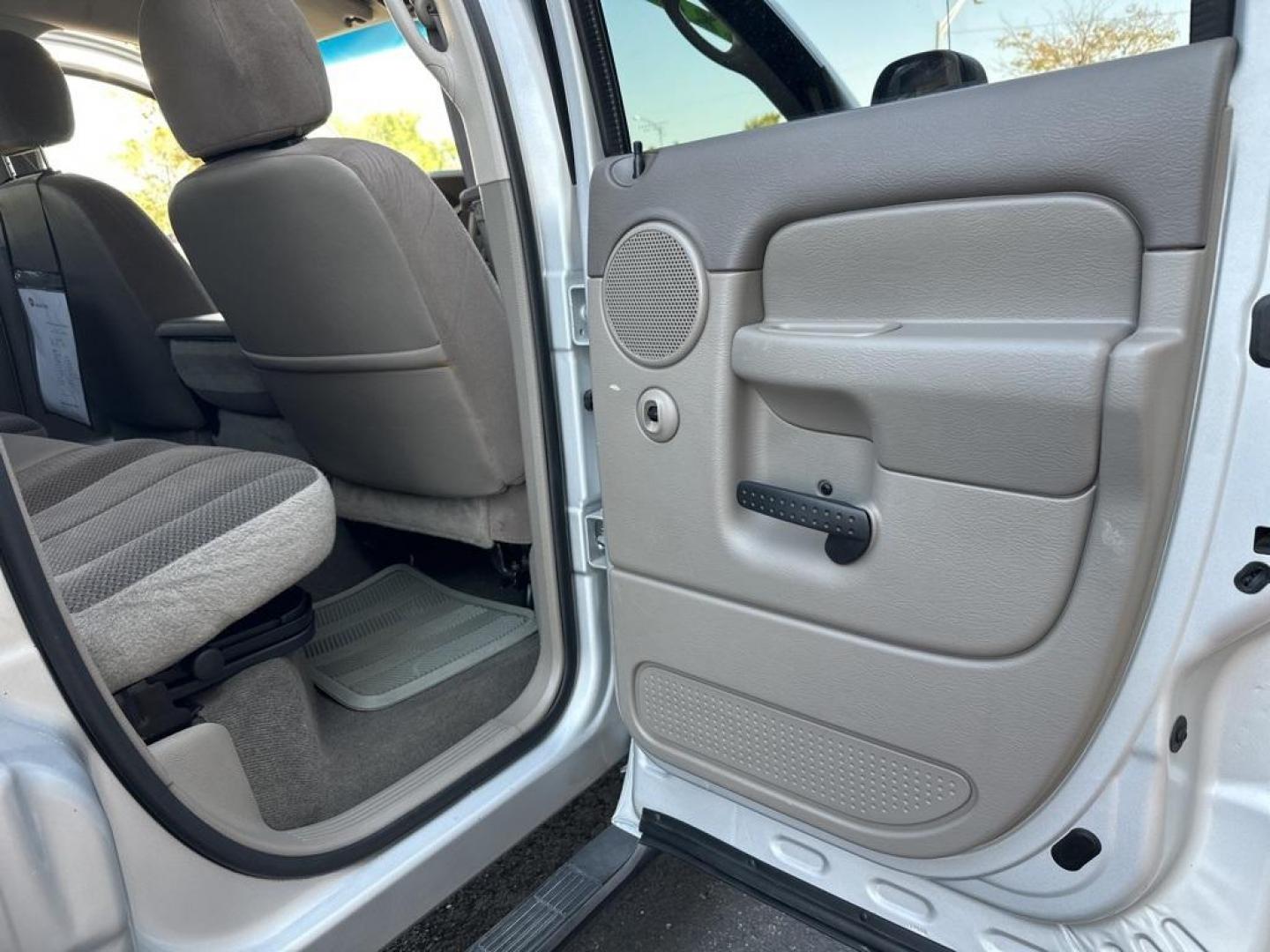 2003 SILVER Dodge Ram Pickup ST QUAD CAB SHORT BE (1D7HU18N23S) with an V8, 4.7L engine, Automatic transmission, located at 10890 W. Colfax Ave., Lakewood, CO, 80215, (303) 274-7692, 39.739914, -105.120132 - Photo#18