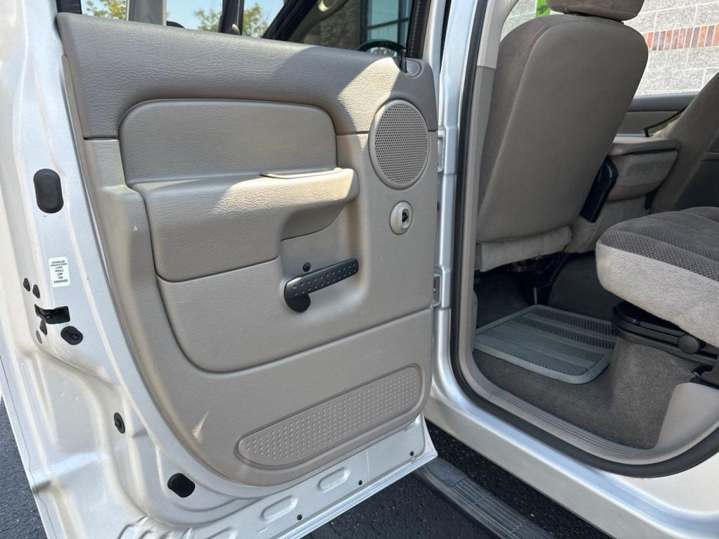 2003 SILVER Dodge Ram Pickup ST QUAD CAB SHORT BE (1D7HU18N23S) with an V8, 4.7L engine, Automatic transmission, located at 10890 W. Colfax Ave., Lakewood, CO, 80215, (303) 274-7692, 39.739914, -105.120132 - Photo#19