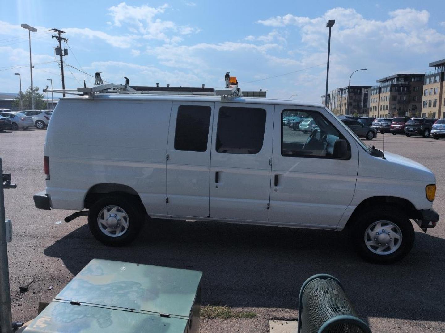 2007 WHITE Ford Econoline Base (1FTNE24L67D) with an V8, 5.4L (330 CID) engine, Automatic transmission, located at 10890 W. Colfax Ave., Lakewood, CO, 80215, (303) 274-7692, 39.739914, -105.120132 - Photo#3
