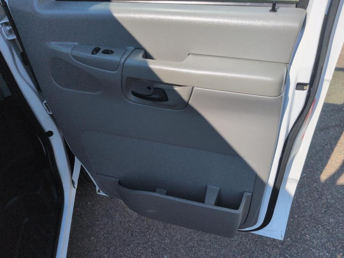 2007 WHITE Ford Econoline Base (1FTNE24L67D) with an V8, 5.4L (330 CID) engine, Automatic transmission, located at 10890 W. Colfax Ave., Lakewood, CO, 80215, (303) 274-7692, 39.739914, -105.120132 - Photo#13