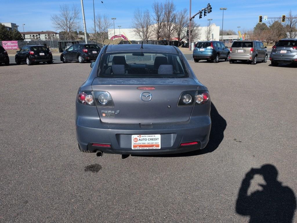 2009 GRAY Mazda Mazda3 i (JM1BK32FX91) with an 4 Cyl, 2.0L engine, Automatic transmission, located at 10890 W. Colfax Ave., Lakewood, CO, 80215, (303) 274-7692, 39.739914, -105.120132 - Photo#5