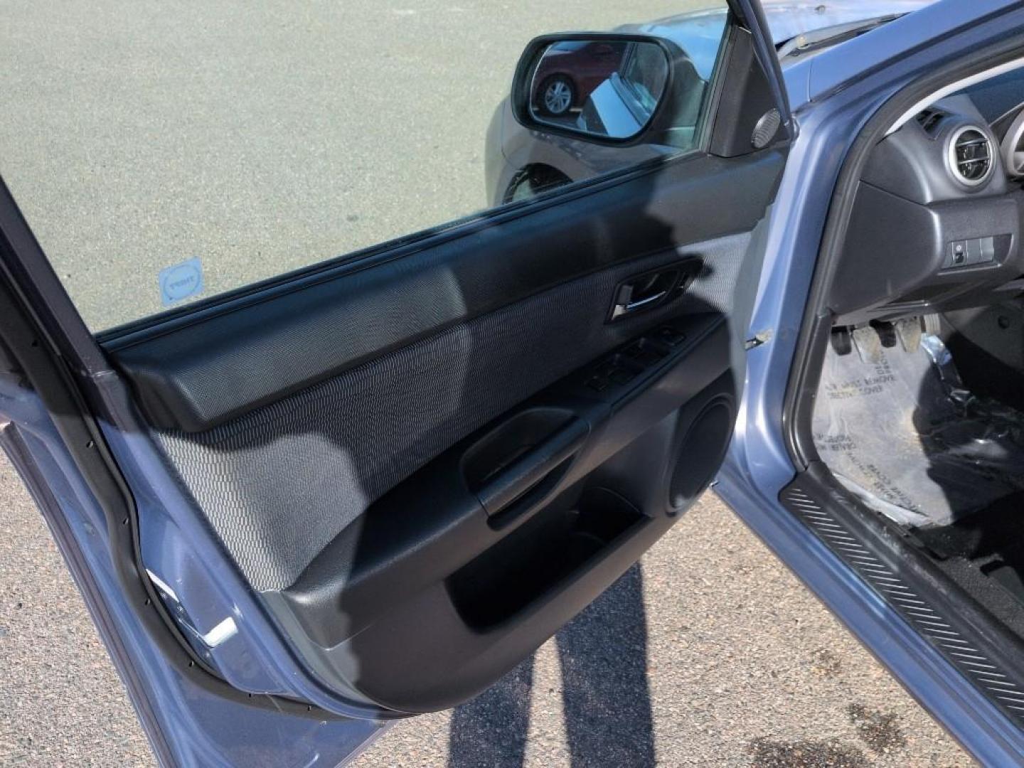 2009 GRAY Mazda Mazda3 i (JM1BK32FX91) with an 4 Cyl, 2.0L engine, Manual 5-Speed transmission, located at 10890 W. Colfax Ave., Lakewood, CO, 80215, (303) 274-7692, 39.739914, -105.120132 - Photo#8