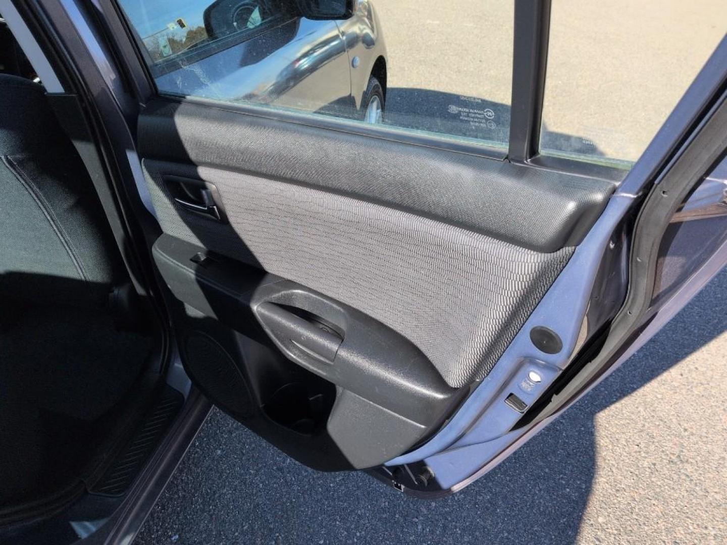 2009 GRAY Mazda Mazda3 i (JM1BK32FX91) with an 4 Cyl, 2.0L engine, Manual 5-Speed transmission, located at 10890 W. Colfax Ave., Lakewood, CO, 80215, (303) 274-7692, 39.739914, -105.120132 - Photo#18