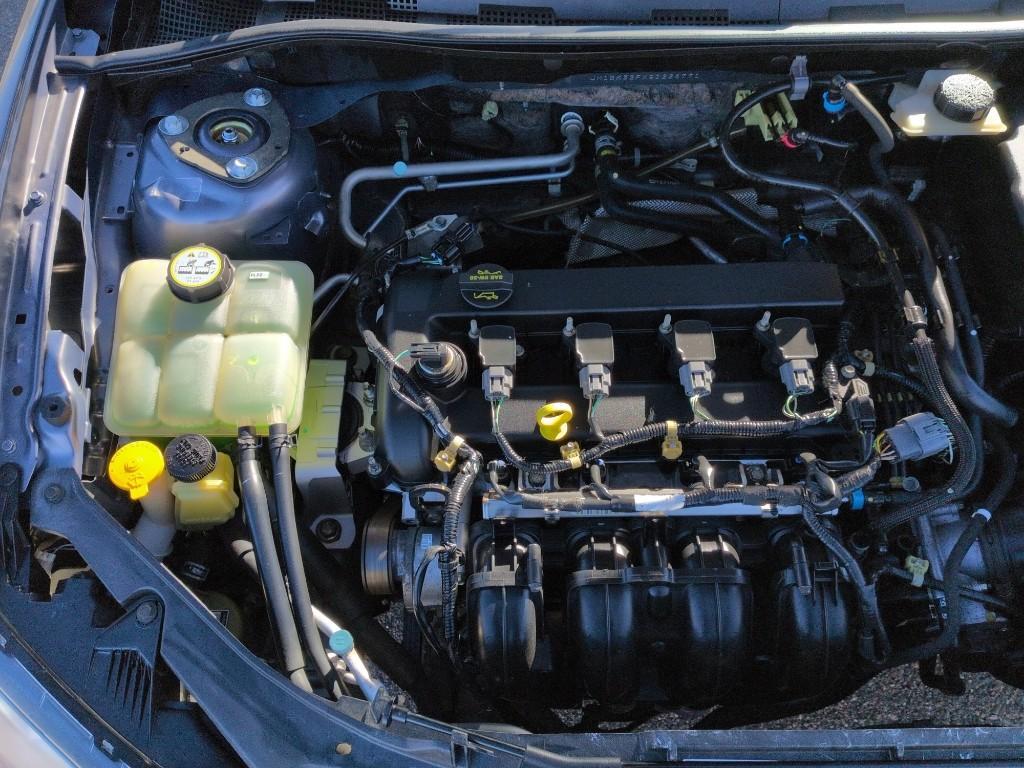 2009 GRAY Mazda Mazda3 i (JM1BK32FX91) with an 4 Cyl, 2.0L engine, Automatic transmission, located at 10890 W. Colfax Ave., Lakewood, CO, 80215, (303) 274-7692, 39.739914, -105.120132 - Photo#23