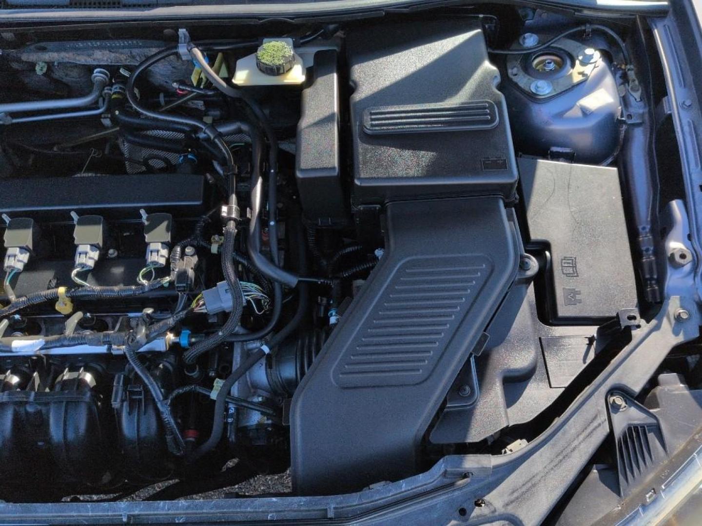 2009 GRAY Mazda Mazda3 i (JM1BK32FX91) with an 4 Cyl, 2.0L engine, Manual 5-Speed transmission, located at 10890 W. Colfax Ave., Lakewood, CO, 80215, (303) 274-7692, 39.739914, -105.120132 - Photo#24