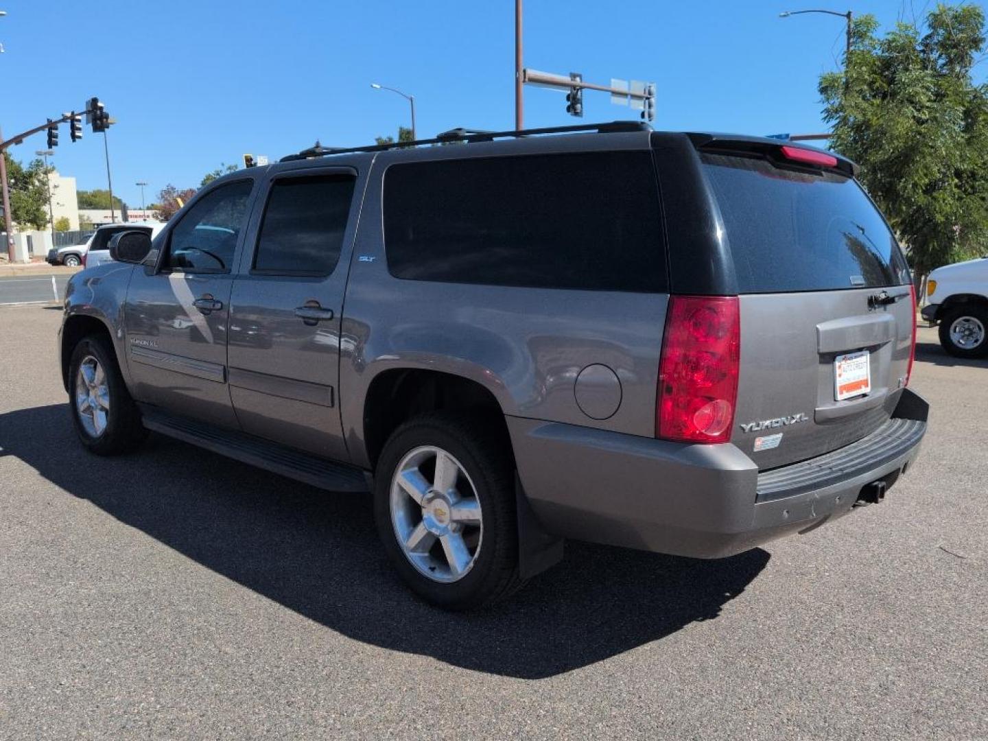 2013 GRAY /ACTUAL GMC Yukon XL SLT1 (1GKS2KE78DR) with an V8, 5.3L engine, Automatic transmission, located at 10890 W. Colfax Ave., Lakewood, CO, 80215, (303) 274-7692, 39.739914, -105.120132 - Photo#6