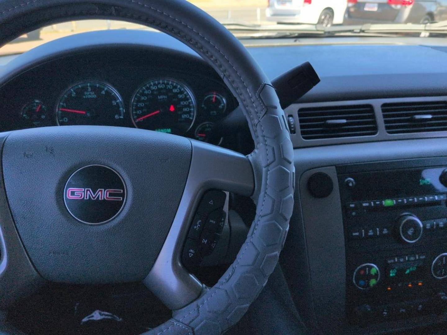 2013 GRAY /ACTUAL GMC Yukon XL SLT1 (1GKS2KE78DR) with an V8, 5.3L engine, Automatic transmission, located at 10890 W. Colfax Ave., Lakewood, CO, 80215, (303) 274-7692, 39.739914, -105.120132 - Photo#10