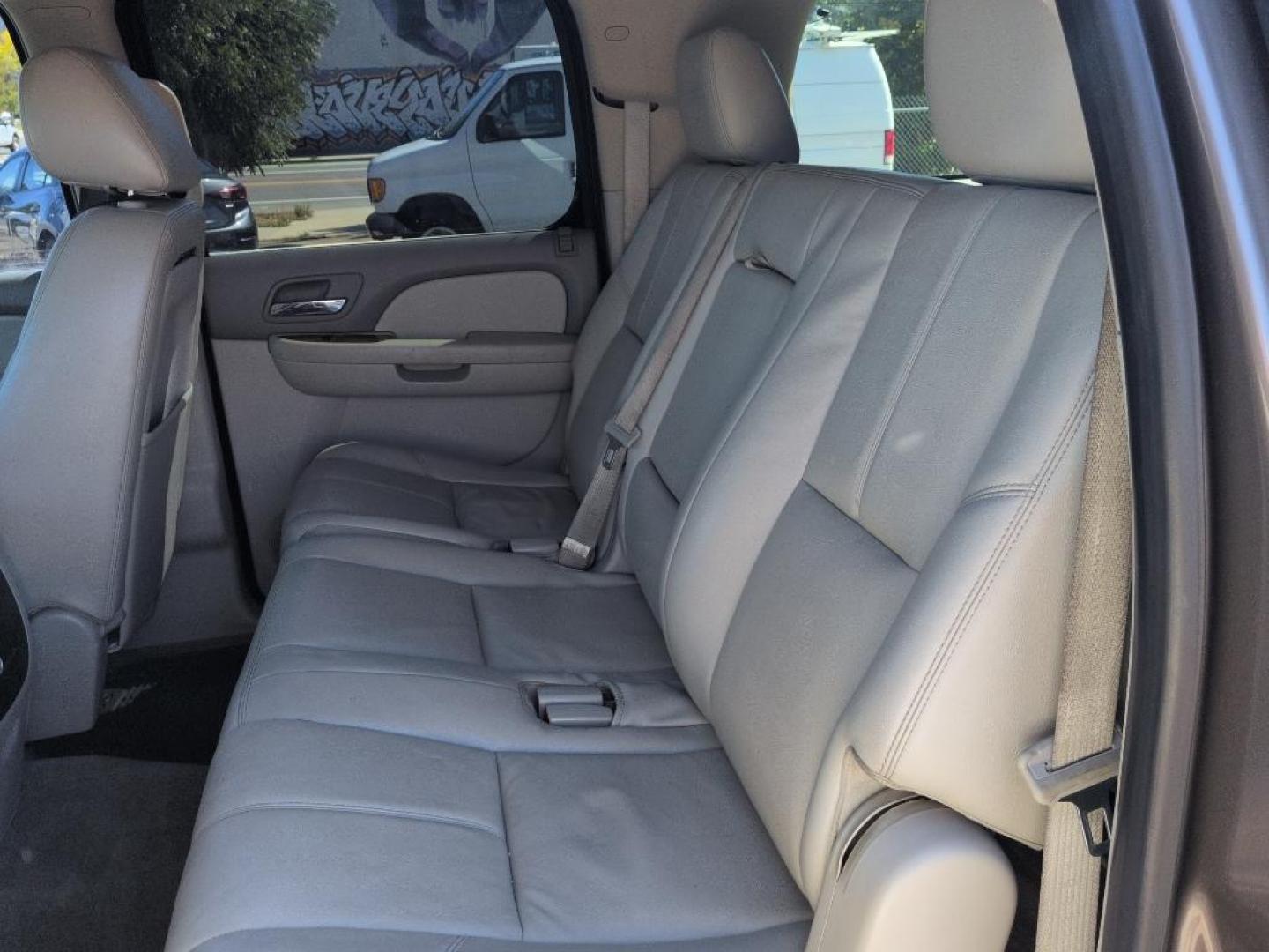 2013 GRAY /ACTUAL GMC Yukon XL SLT1 (1GKS2KE78DR) with an V8, 5.3L engine, Automatic transmission, located at 10890 W. Colfax Ave., Lakewood, CO, 80215, (303) 274-7692, 39.739914, -105.120132 - Photo#17