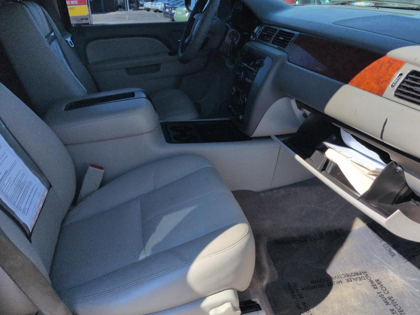 2013 GRAY /ACTUAL GMC Yukon XL SLT1 (1GKS2KE78DR) with an V8, 5.3L engine, Automatic transmission, located at 10890 W. Colfax Ave., Lakewood, CO, 80215, (303) 274-7692, 39.739914, -105.120132 - Photo#20