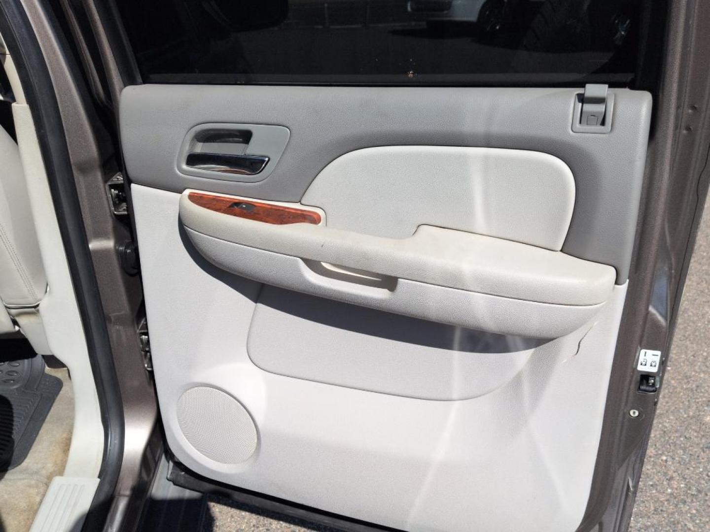 2013 GRAY /ACTUAL GMC Yukon XL SLT1 (1GKS2KE78DR) with an V8, 5.3L engine, Automatic transmission, located at 10890 W. Colfax Ave., Lakewood, CO, 80215, (303) 274-7692, 39.739914, -105.120132 - Photo#21