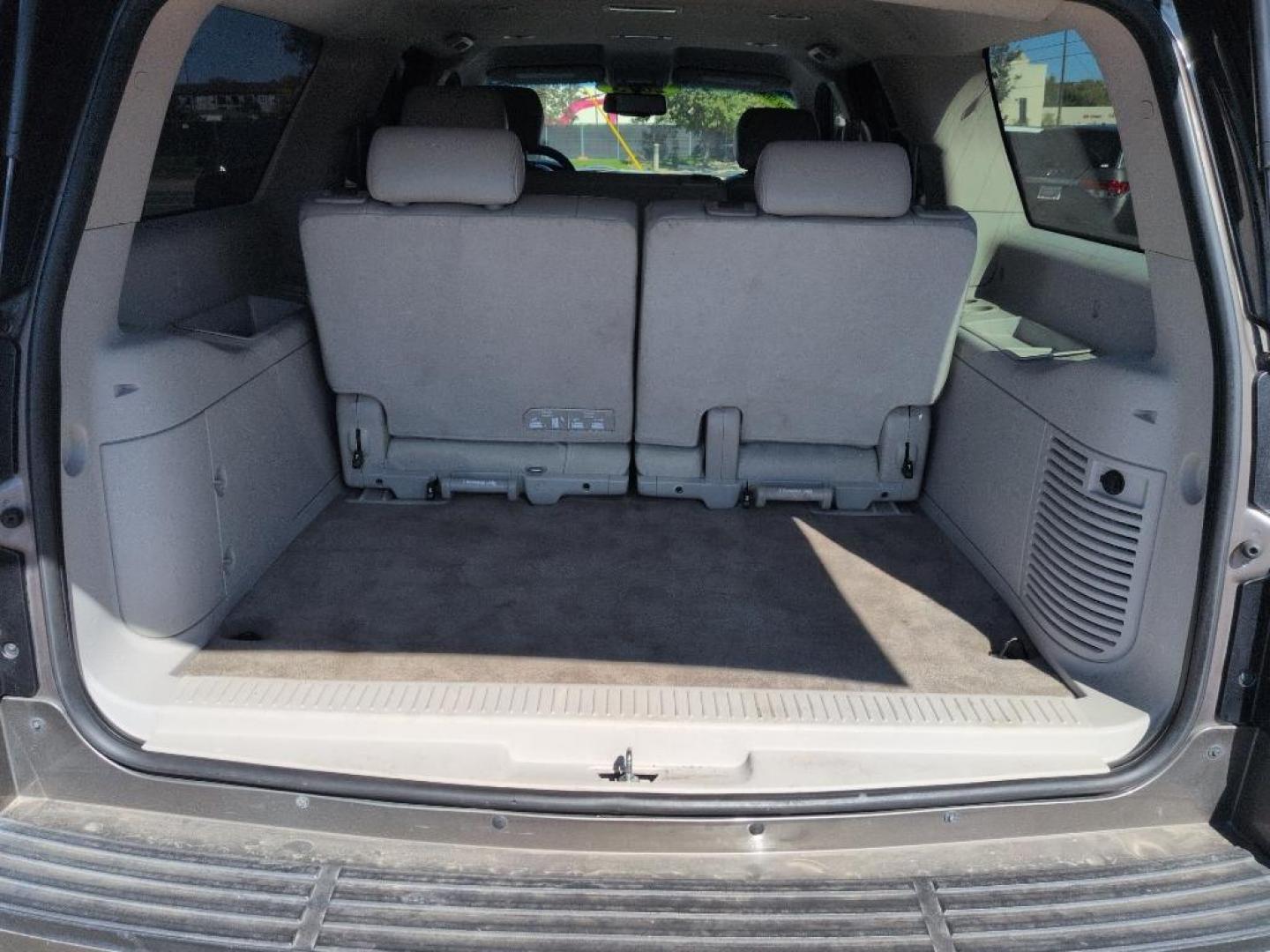 2013 GRAY /ACTUAL GMC Yukon XL SLT1 (1GKS2KE78DR) with an V8, 5.3L engine, Automatic transmission, located at 10890 W. Colfax Ave., Lakewood, CO, 80215, (303) 274-7692, 39.739914, -105.120132 - Photo#24