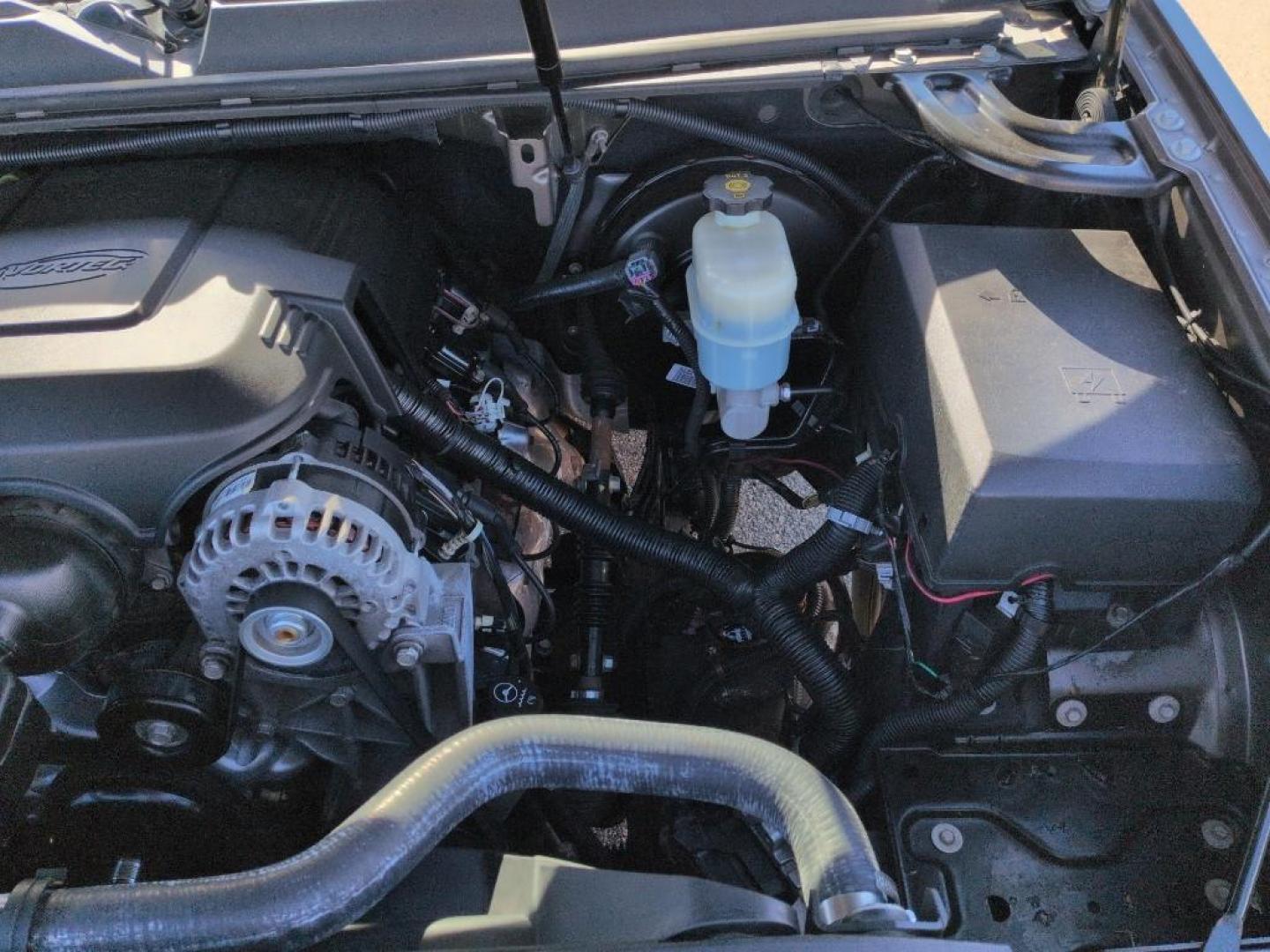 2013 GRAY /ACTUAL GMC Yukon XL SLT1 (1GKS2KE78DR) with an V8, 5.3L engine, Automatic transmission, located at 10890 W. Colfax Ave., Lakewood, CO, 80215, (303) 274-7692, 39.739914, -105.120132 - Photo#27