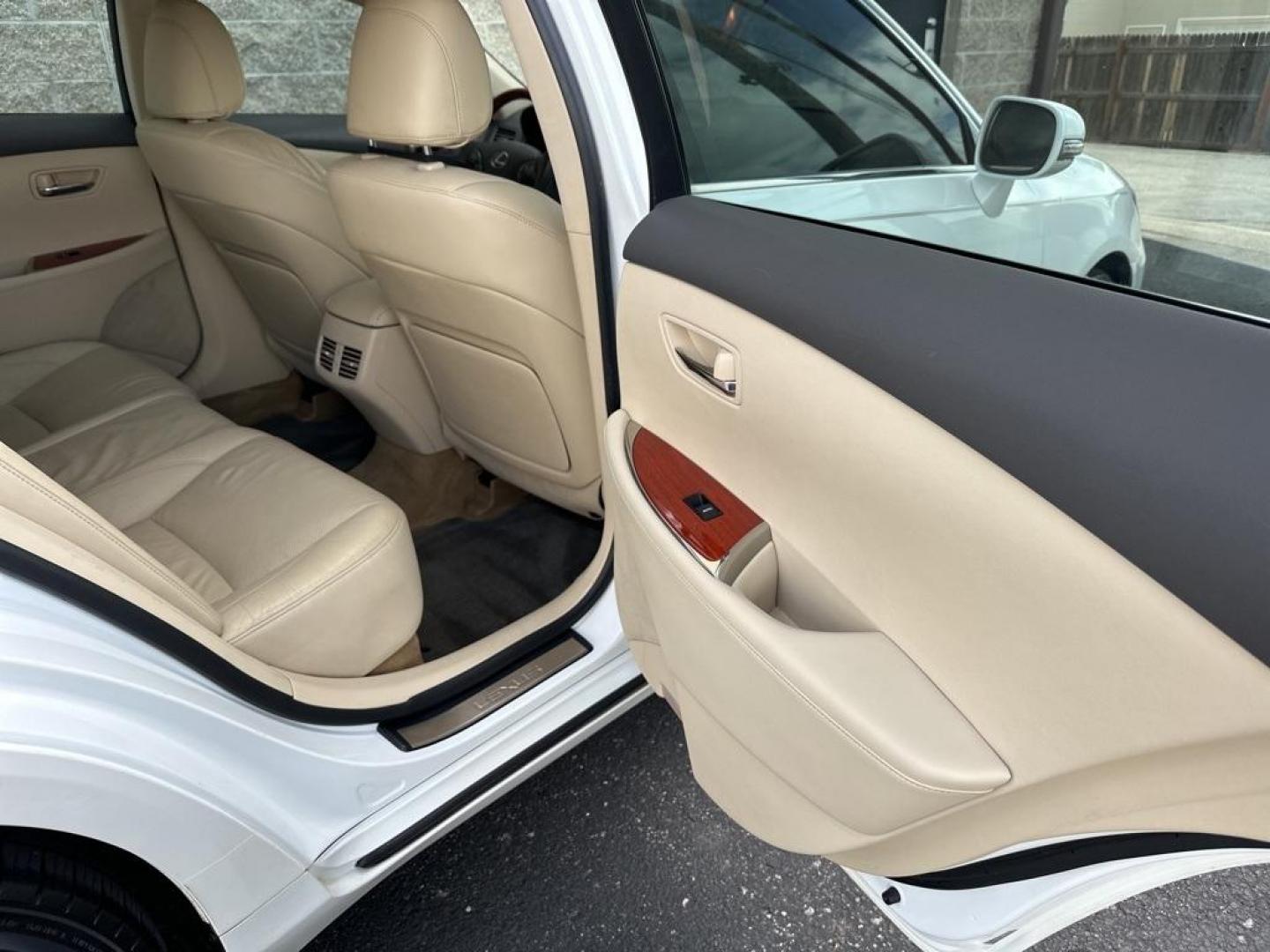 2010 White /Parchment Lexus ES 350 (JTHBK1EG2A2) with an 3.5L V6 DOHC Dual VVT-i 24V engine, Automatic transmission, located at 10890 W. Colfax Ave., Lakewood, CO, 80215, (303) 274-7692, 39.739914, -105.120132 - 2010 Lexus ES FWD All Cars Have Clean Titles And Are Serviced Before Sale., Backup Camera, Leather, Heated and Ventilated Seats, Non Smoker, No Pet Odor Or Hair, ES 350, Parchment Leather, 17'' 10-Spoke Aluminum Alloy Wheels, Heated and Ventilated Front Seats, High-Intensity Discharge Headlamps, N - Photo#20