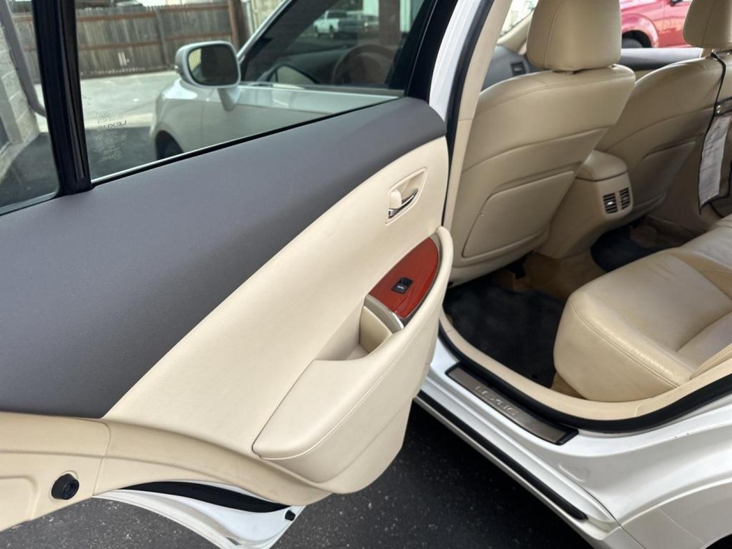 2010 White /Parchment Lexus ES 350 (JTHBK1EG2A2) with an 3.5L V6 DOHC Dual VVT-i 24V engine, Automatic transmission, located at 10890 W. Colfax Ave., Lakewood, CO, 80215, (303) 274-7692, 39.739914, -105.120132 - 2010 Lexus ES FWD All Cars Have Clean Titles And Are Serviced Before Sale., Backup Camera, Leather, Heated and Ventilated Seats, Non Smoker, No Pet Odor Or Hair, ES 350, Parchment Leather, 17'' 10-Spoke Aluminum Alloy Wheels, Heated and Ventilated Front Seats, High-Intensity Discharge Headlamps, N - Photo#22