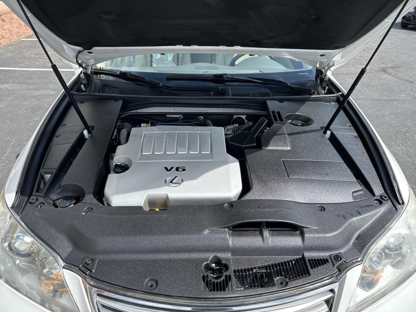 2010 White /Parchment Lexus ES 350 (JTHBK1EG2A2) with an 3.5L V6 DOHC Dual VVT-i 24V engine, Automatic transmission, located at 10890 W. Colfax Ave., Lakewood, CO, 80215, (303) 274-7692, 39.739914, -105.120132 - 2010 Lexus ES FWD All Cars Have Clean Titles And Are Serviced Before Sale., Backup Camera, Leather, Heated and Ventilated Seats, Non Smoker, No Pet Odor Or Hair, ES 350, Parchment Leather, 17'' 10-Spoke Aluminum Alloy Wheels, Heated and Ventilated Front Seats, High-Intensity Discharge Headlamps, N - Photo#26