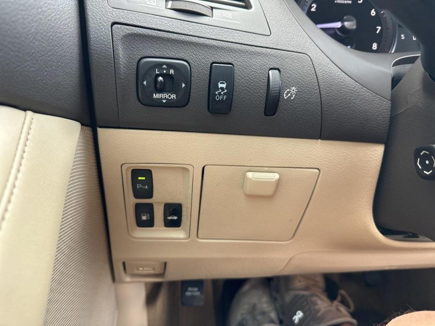 2010 White /Parchment Lexus ES 350 (JTHBK1EG2A2) with an 3.5L V6 DOHC Dual VVT-i 24V engine, Automatic transmission, located at 10890 W. Colfax Ave., Lakewood, CO, 80215, (303) 274-7692, 39.739914, -105.120132 - 2010 Lexus ES FWD All Cars Have Clean Titles And Are Serviced Before Sale., Backup Camera, Leather, Heated and Ventilated Seats, Non Smoker, No Pet Odor Or Hair, ES 350, Parchment Leather, 17'' 10-Spoke Aluminum Alloy Wheels, Heated and Ventilated Front Seats, High-Intensity Discharge Headlamps, N - Photo#28