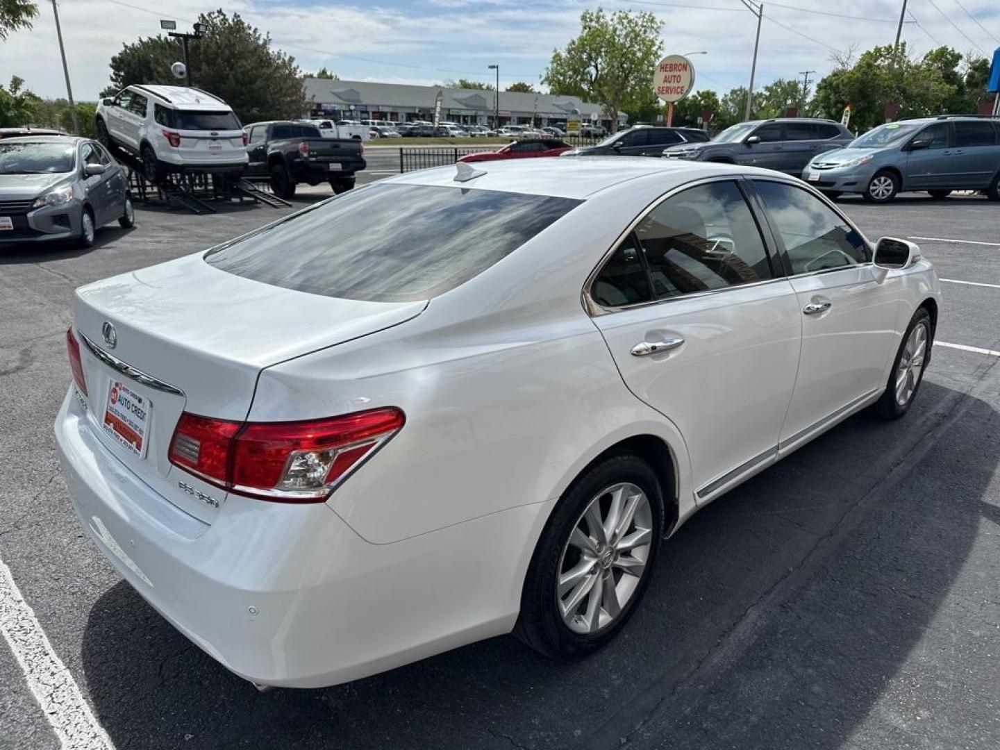 2010 White /Parchment Lexus ES 350 (JTHBK1EG2A2) with an 3.5L V6 DOHC Dual VVT-i 24V engine, Automatic transmission, located at 10890 W. Colfax Ave., Lakewood, CO, 80215, (303) 274-7692, 39.739914, -105.120132 - 2010 Lexus ES FWD All Cars Have Clean Titles And Are Serviced Before Sale., Backup Camera, Leather, Heated and Ventilated Seats, Non Smoker, No Pet Odor Or Hair, ES 350, Parchment Leather, 17'' 10-Spoke Aluminum Alloy Wheels, Heated and Ventilated Front Seats, High-Intensity Discharge Headlamps, N - Photo#5