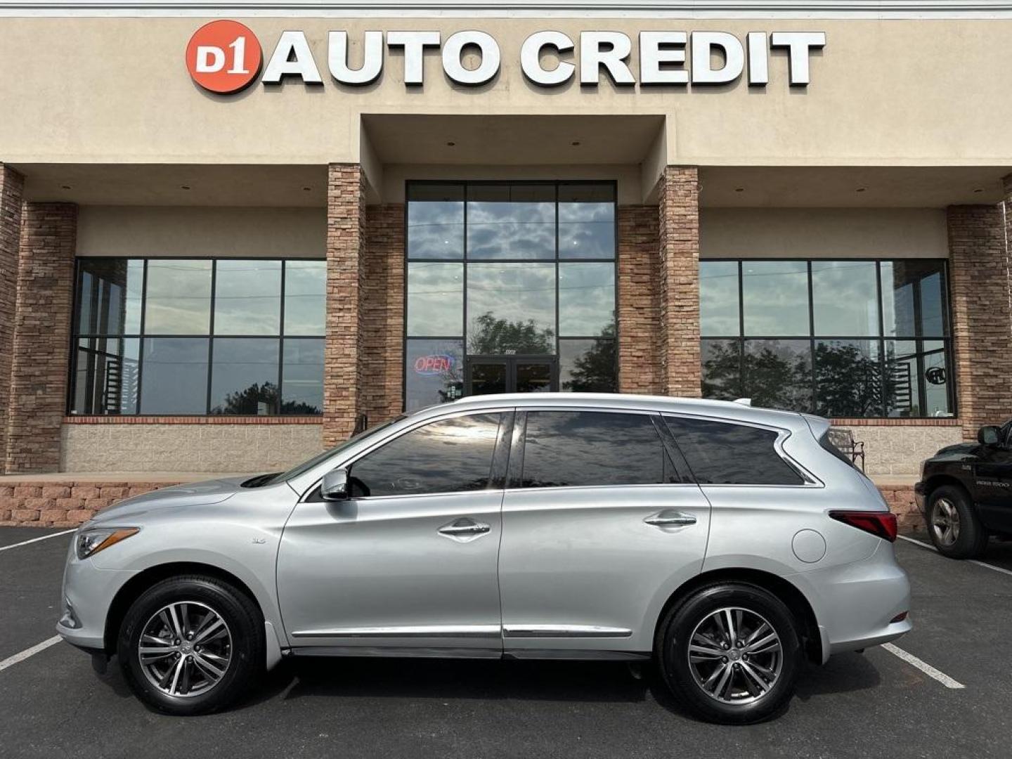 2019 Liquid Platinum /Graphite INFINITI QX60 LUXE (5N1DL0MM2KC) with an 3.5L V6 engine, CVT transmission, located at 10890 W. Colfax Ave., Lakewood, CO, 80215, (303) 274-7692, 39.739914, -105.120132 - 2019 INFINITI QX60, All Wheel Drive, 3rd Row Seat and in mint condition inside and out! <br>All Cars Have Clean Titles And Are Serviced Before Sale., <br>Clean Carfax, No Accident, Apple/Android Car Play, Blind Spot Monitoring, Backup Camera, Leather, Heated Seats, Bluetooth/ With Bluetooth Audio, N - Photo#0