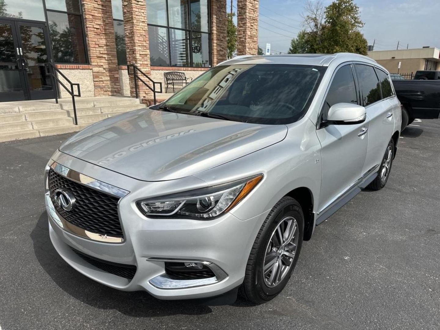 2019 Liquid Platinum /Graphite INFINITI QX60 LUXE (5N1DL0MM2KC) with an 3.5L V6 engine, CVT transmission, located at 10890 W. Colfax Ave., Lakewood, CO, 80215, (303) 274-7692, 39.739914, -105.120132 - 2019 INFINITI QX60, All Wheel Drive, 3rd Row Seat and in mint condition inside and out! <br>All Cars Have Clean Titles And Are Serviced Before Sale., <br>Clean Carfax, No Accident, Apple/Android Car Play, Blind Spot Monitoring, Backup Camera, Leather, Heated Seats, Bluetooth/ With Bluetooth Audio, N - Photo#1