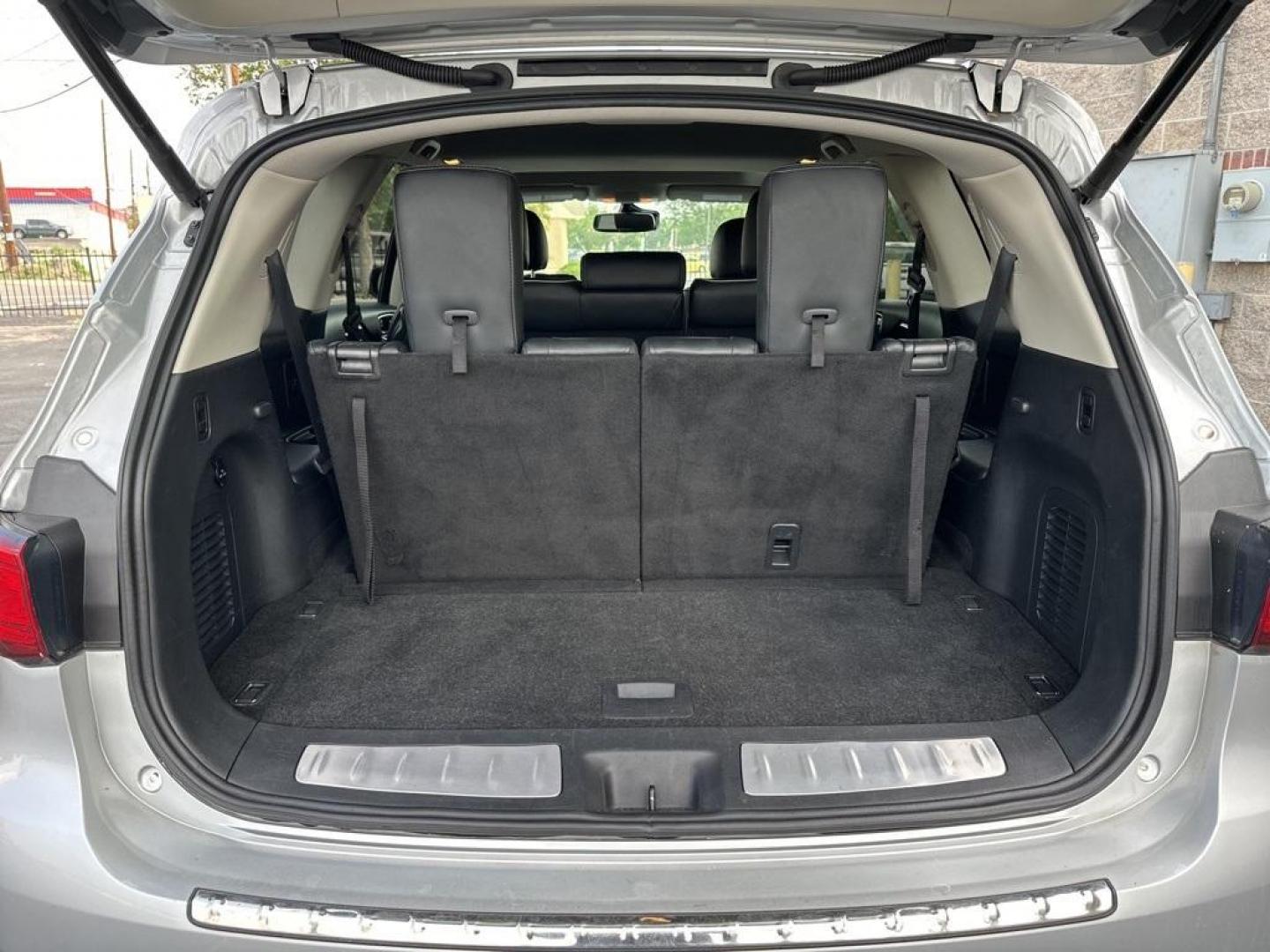 2019 Liquid Platinum /Graphite INFINITI QX60 LUXE (5N1DL0MM2KC) with an 3.5L V6 engine, CVT transmission, located at 10890 W. Colfax Ave., Lakewood, CO, 80215, (303) 274-7692, 39.739914, -105.120132 - 2019 INFINITI QX60, All Wheel Drive, 3rd Row Seat and in mint condition inside and out! <br>All Cars Have Clean Titles And Are Serviced Before Sale., <br>Clean Carfax, No Accident, Apple/Android Car Play, Blind Spot Monitoring, Backup Camera, Leather, Heated Seats, Bluetooth/ With Bluetooth Audio, N - Photo#21