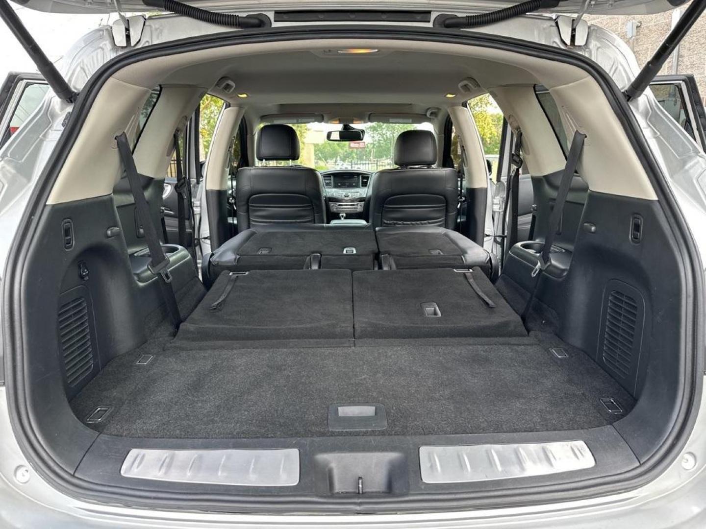 2019 Liquid Platinum /Graphite INFINITI QX60 LUXE (5N1DL0MM2KC) with an 3.5L V6 engine, CVT transmission, located at 10890 W. Colfax Ave., Lakewood, CO, 80215, (303) 274-7692, 39.739914, -105.120132 - 2019 INFINITI QX60, All Wheel Drive, 3rd Row Seat and in mint condition inside and out! <br>All Cars Have Clean Titles And Are Serviced Before Sale., <br>Clean Carfax, No Accident, Apple/Android Car Play, Blind Spot Monitoring, Backup Camera, Leather, Heated Seats, Bluetooth/ With Bluetooth Audio, N - Photo#23