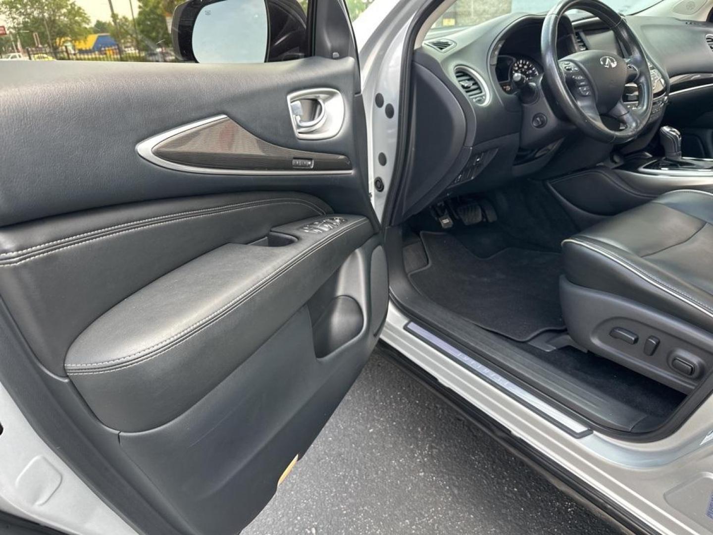 2019 Liquid Platinum /Graphite INFINITI QX60 LUXE (5N1DL0MM2KC) with an 3.5L V6 engine, CVT transmission, located at 10890 W. Colfax Ave., Lakewood, CO, 80215, (303) 274-7692, 39.739914, -105.120132 - 2019 INFINITI QX60, All Wheel Drive, 3rd Row Seat and in mint condition inside and out! <br>All Cars Have Clean Titles And Are Serviced Before Sale., <br>Clean Carfax, No Accident, Apple/Android Car Play, Blind Spot Monitoring, Backup Camera, Leather, Heated Seats, Bluetooth/ With Bluetooth Audio, N - Photo#27