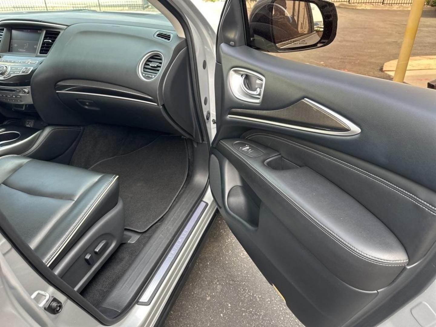2019 Liquid Platinum /Graphite INFINITI QX60 LUXE (5N1DL0MM2KC) with an 3.5L V6 engine, CVT transmission, located at 10890 W. Colfax Ave., Lakewood, CO, 80215, (303) 274-7692, 39.739914, -105.120132 - 2019 INFINITI QX60, All Wheel Drive, 3rd Row Seat and in mint condition inside and out! <br>All Cars Have Clean Titles And Are Serviced Before Sale., <br>Clean Carfax, No Accident, Apple/Android Car Play, Blind Spot Monitoring, Backup Camera, Leather, Heated Seats, Bluetooth/ With Bluetooth Audio, N - Photo#28